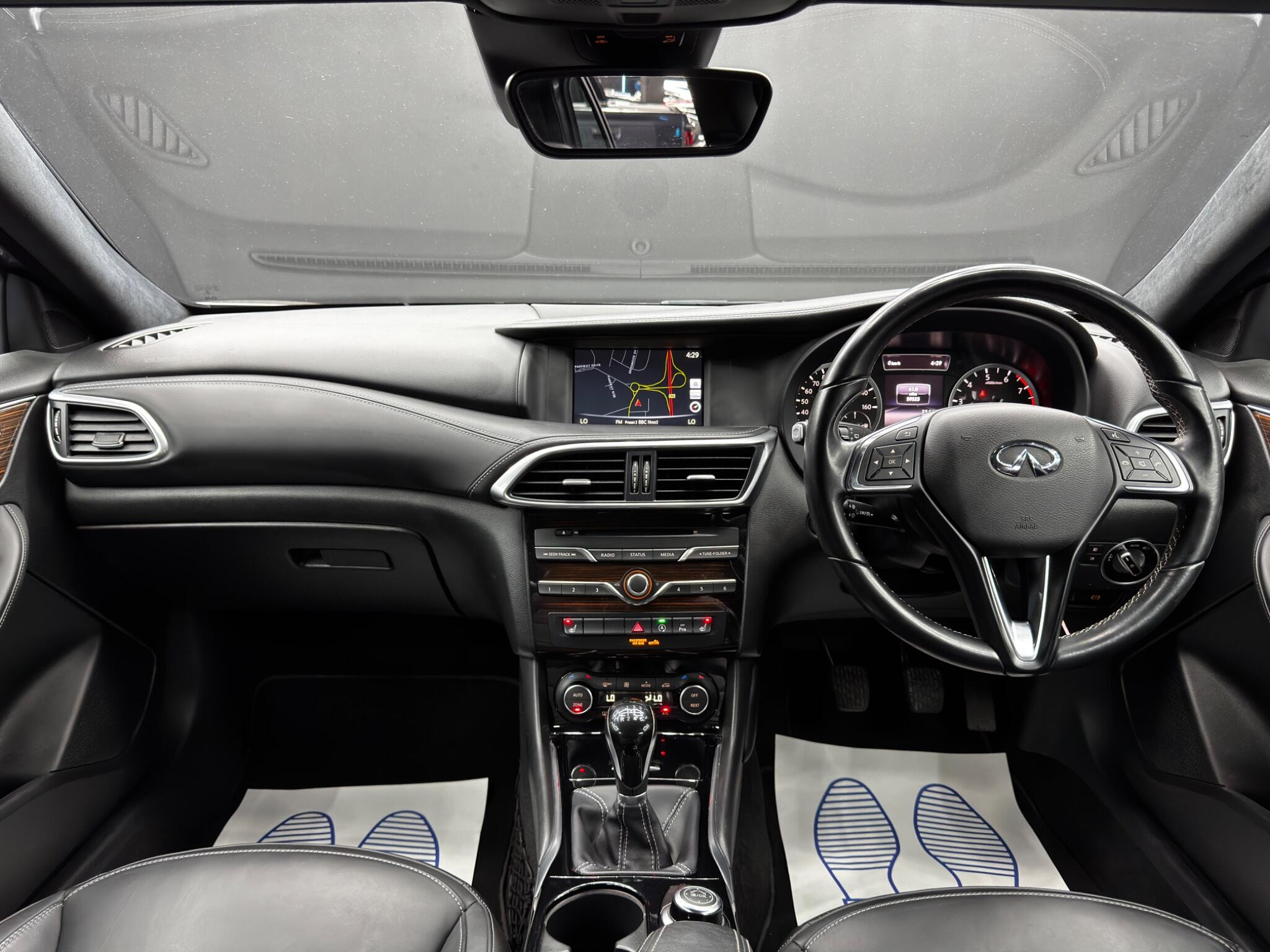 Infiniti Q30 1.6T Premium Tech Euro 6 (s/s) 5dr 5dr Manual 2026