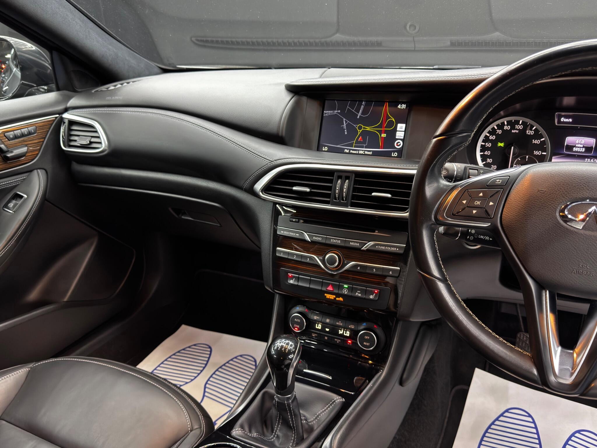 Infiniti Q30 1.6T Premium Tech Euro 6 (s/s) 5dr 5dr Manual 2026