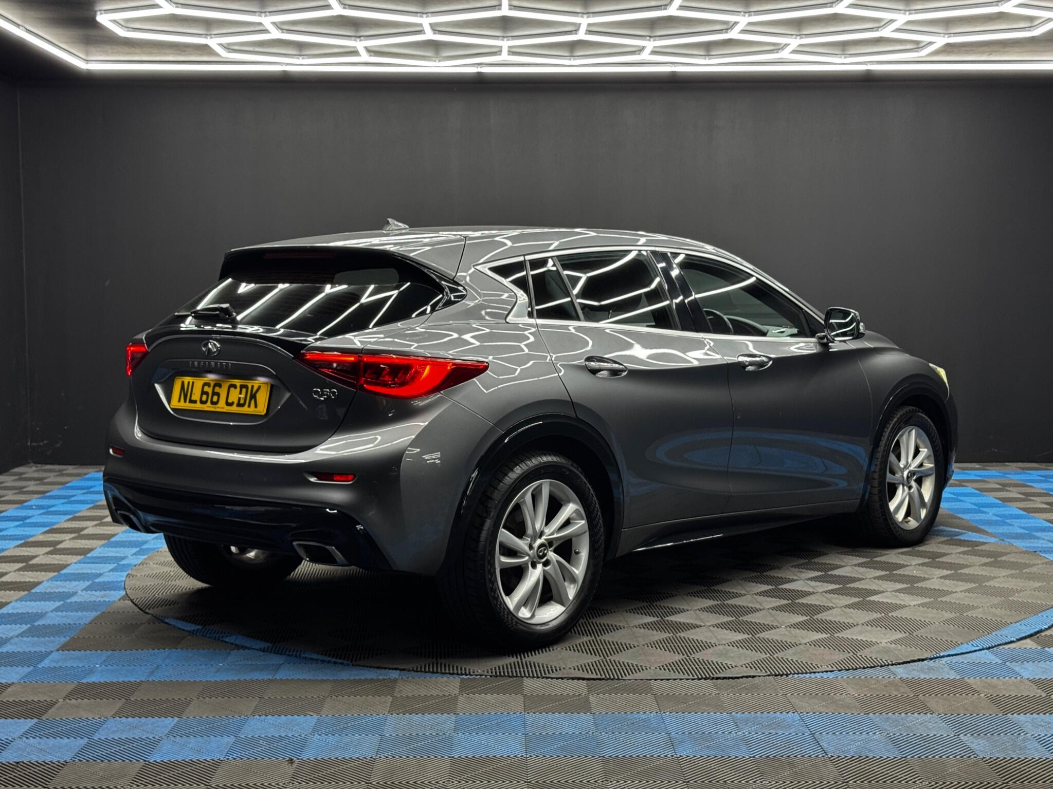 Infiniti Q30 1.6T Premium Tech Euro 6 (s/s) 5dr 5dr Manual 2026