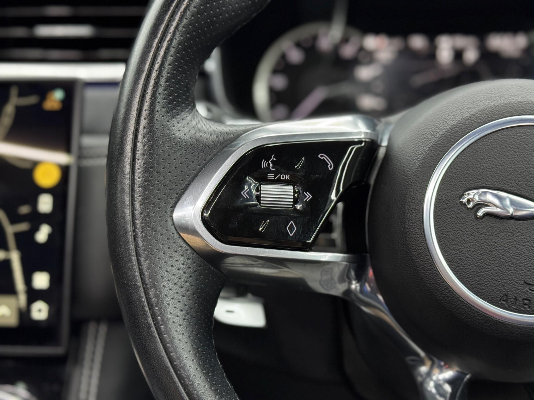 Jaguar F-PACE 2.0 D200 MHEV R-Dynamic Black Auto AWD Euro 6 (s/s) 5dr 5dr Automatic 2026