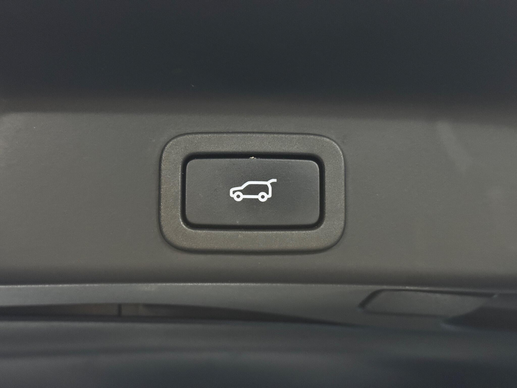 Jaguar F-PACE 2.0 D200 MHEV R-Dynamic Black Auto AWD Euro 6 (s/s) 5dr 5dr Automatic 2026