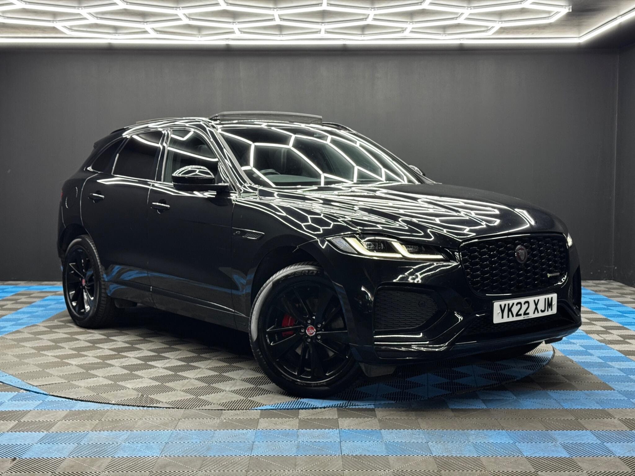 Jaguar F-PACE 2.0 D200 MHEV R-Dynamic Black Auto AWD Euro 6 (s/s) 5dr 5dr Automatic 2026