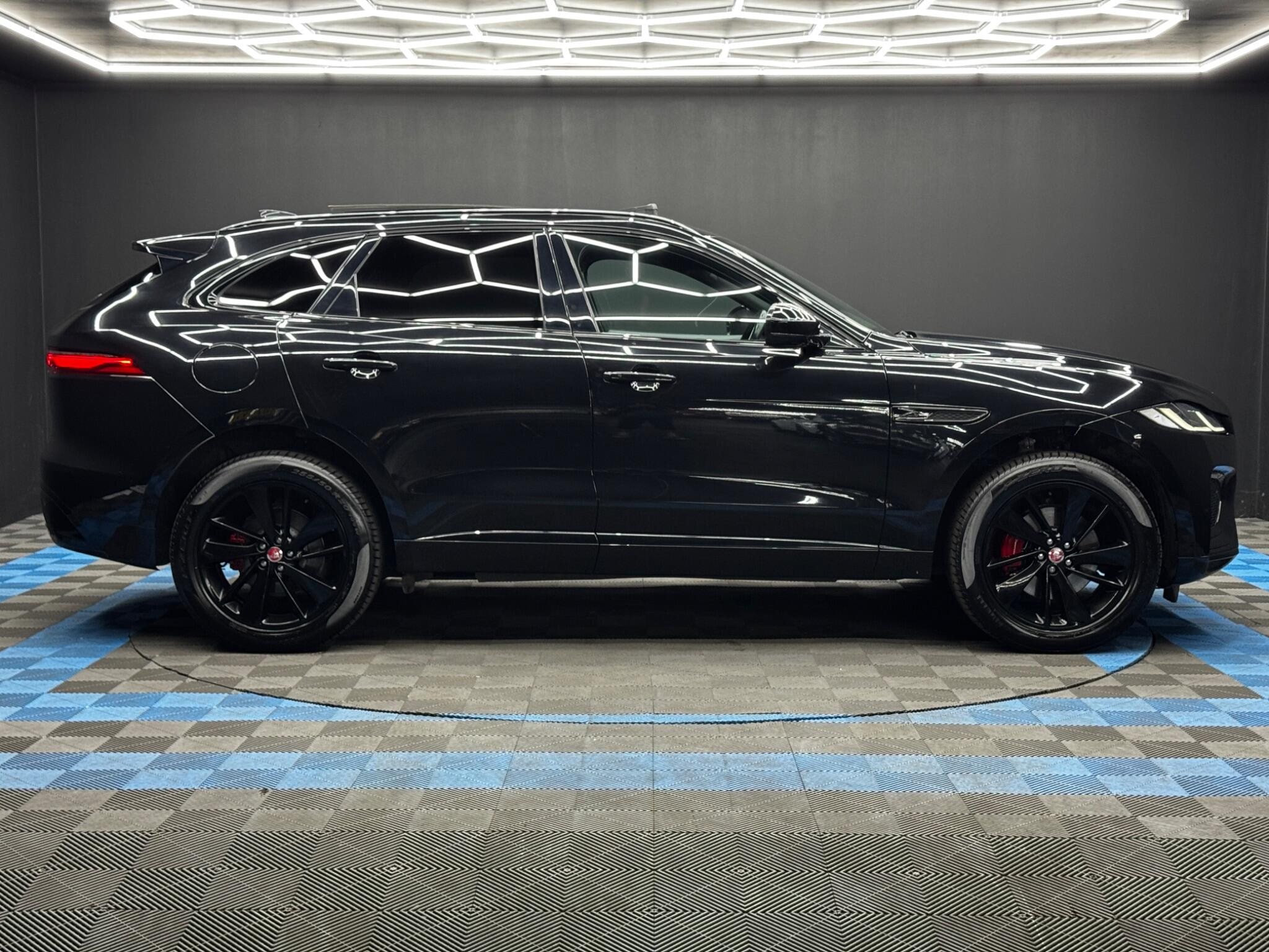 Jaguar F-PACE 2.0 D200 MHEV R-Dynamic Black Auto AWD Euro 6 (s/s) 5dr 5dr Automatic 2026