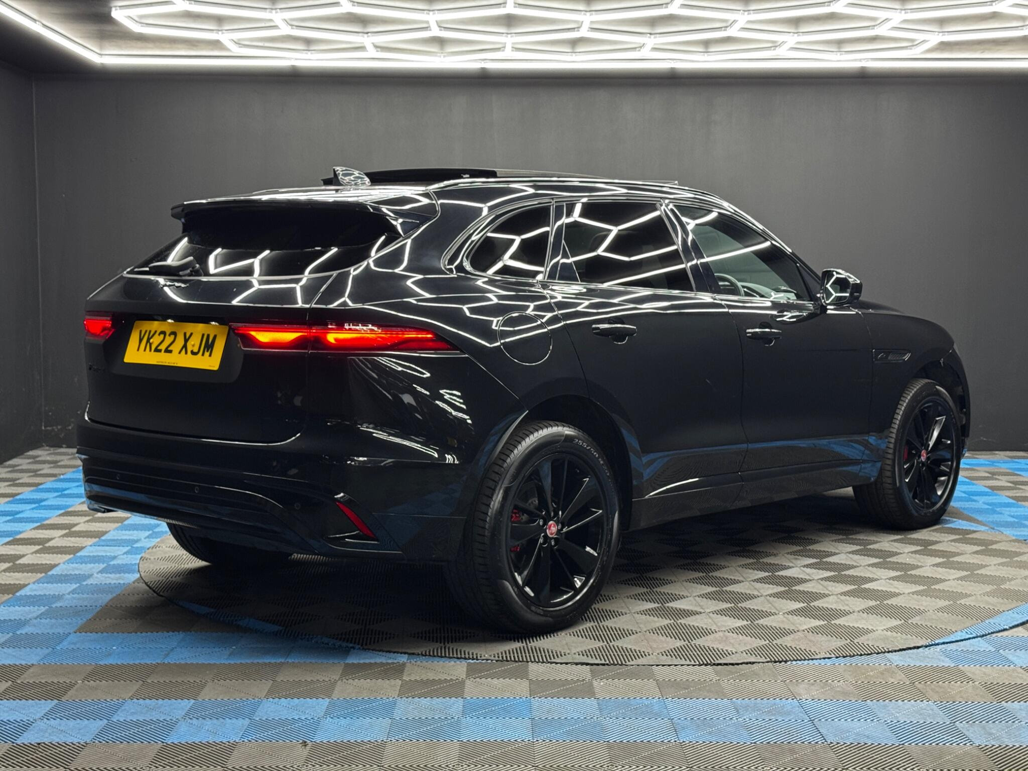 Jaguar F-PACE 2.0 D200 MHEV R-Dynamic Black Auto AWD Euro 6 (s/s) 5dr 5dr Automatic 2026