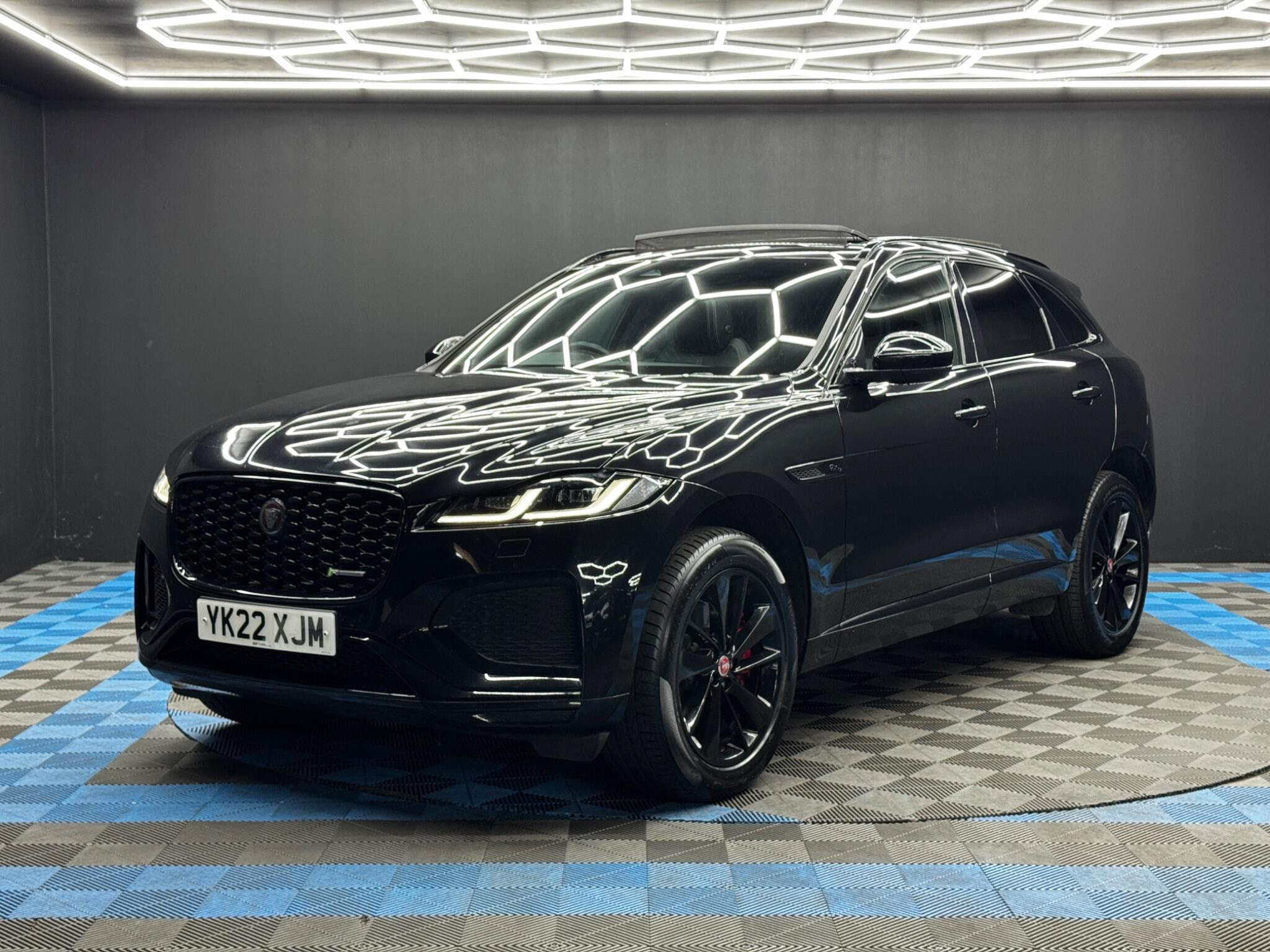 Jaguar F-PACE 2.0 D200 MHEV R-Dynamic Black Auto AWD Euro 6 (s/s) 5dr 5dr Automatic 2026