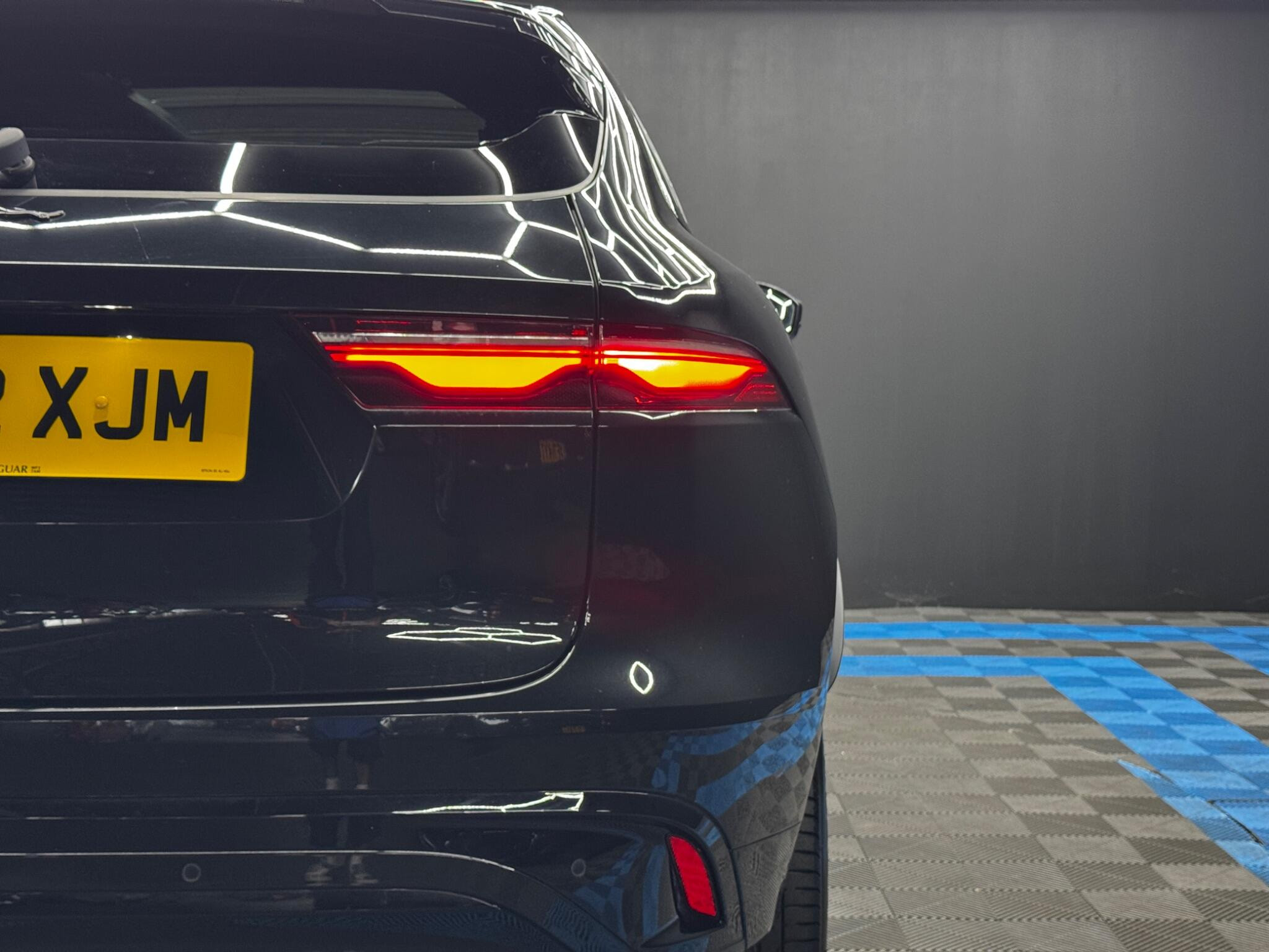 Jaguar F-PACE 2.0 D200 MHEV R-Dynamic Black Auto AWD Euro 6 (s/s) 5dr 5dr Automatic 2026