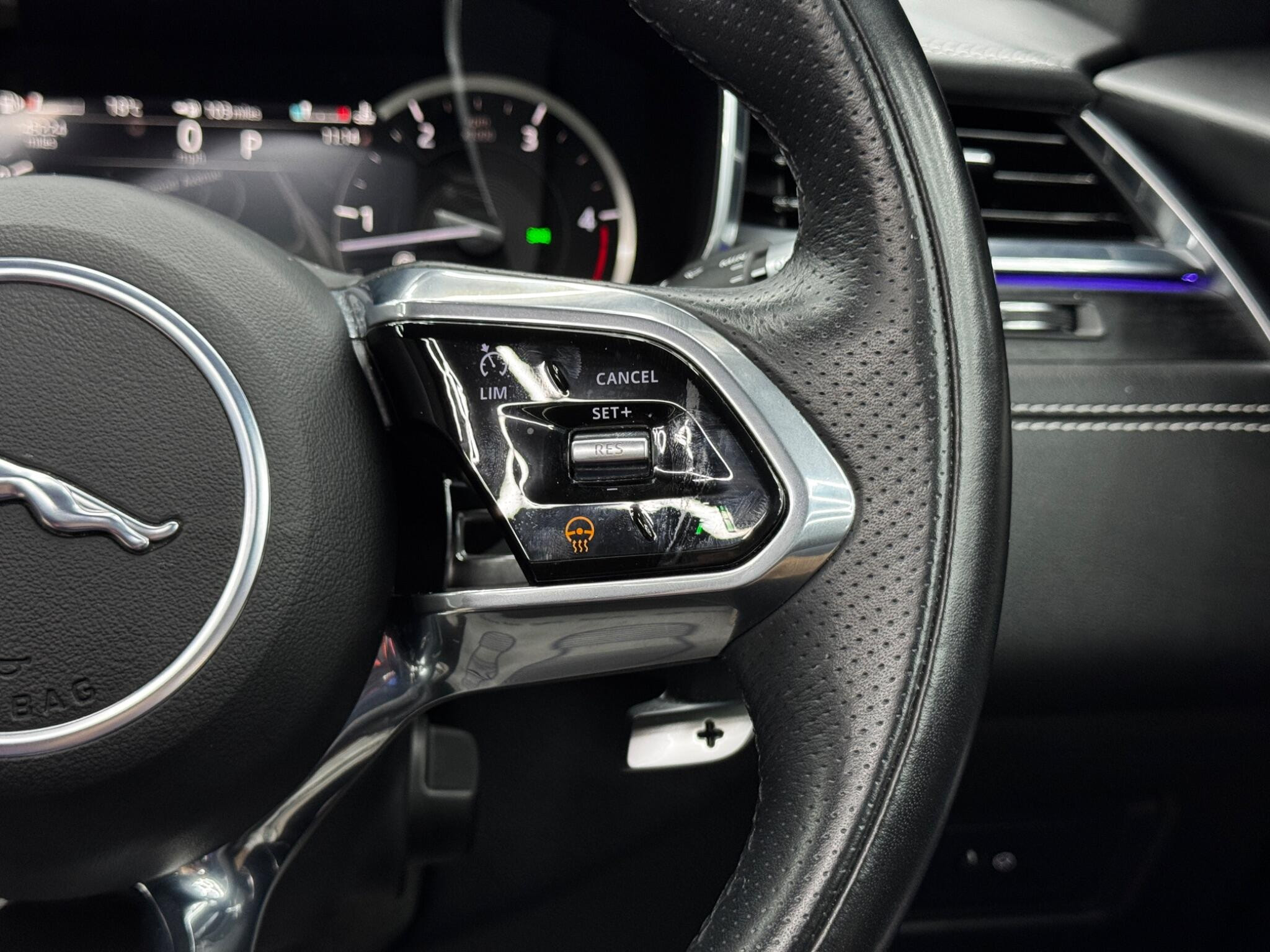 Jaguar F-PACE 2.0 D200 MHEV R-Dynamic Black Auto AWD Euro 6 (s/s) 5dr 5dr Automatic 2026