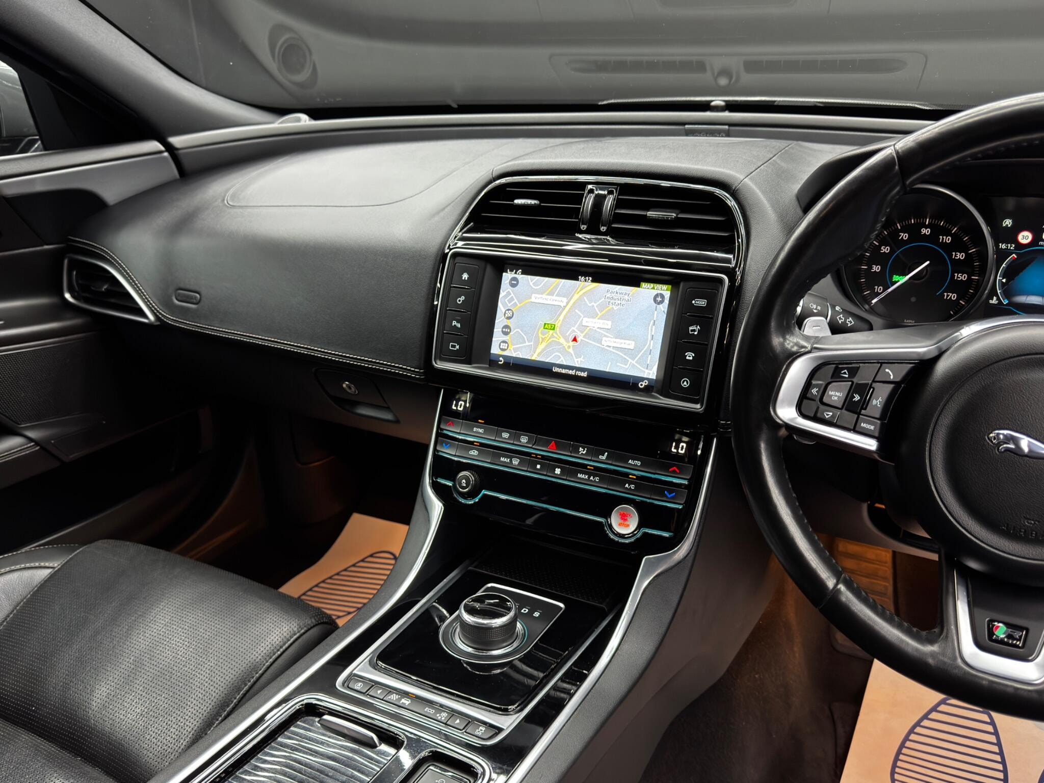 Jaguar XE 2.0d R-Sport Auto Euro 6 (s/s) 4dr 4dr Automatic 2026