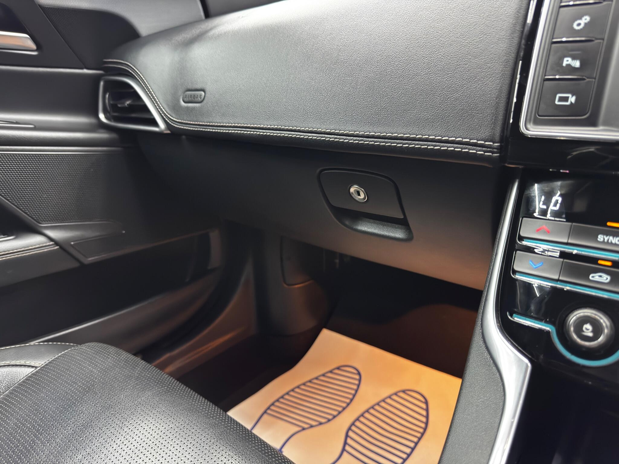 Jaguar XE 2.0d R-Sport Auto Euro 6 (s/s) 4dr 4dr Automatic 2026