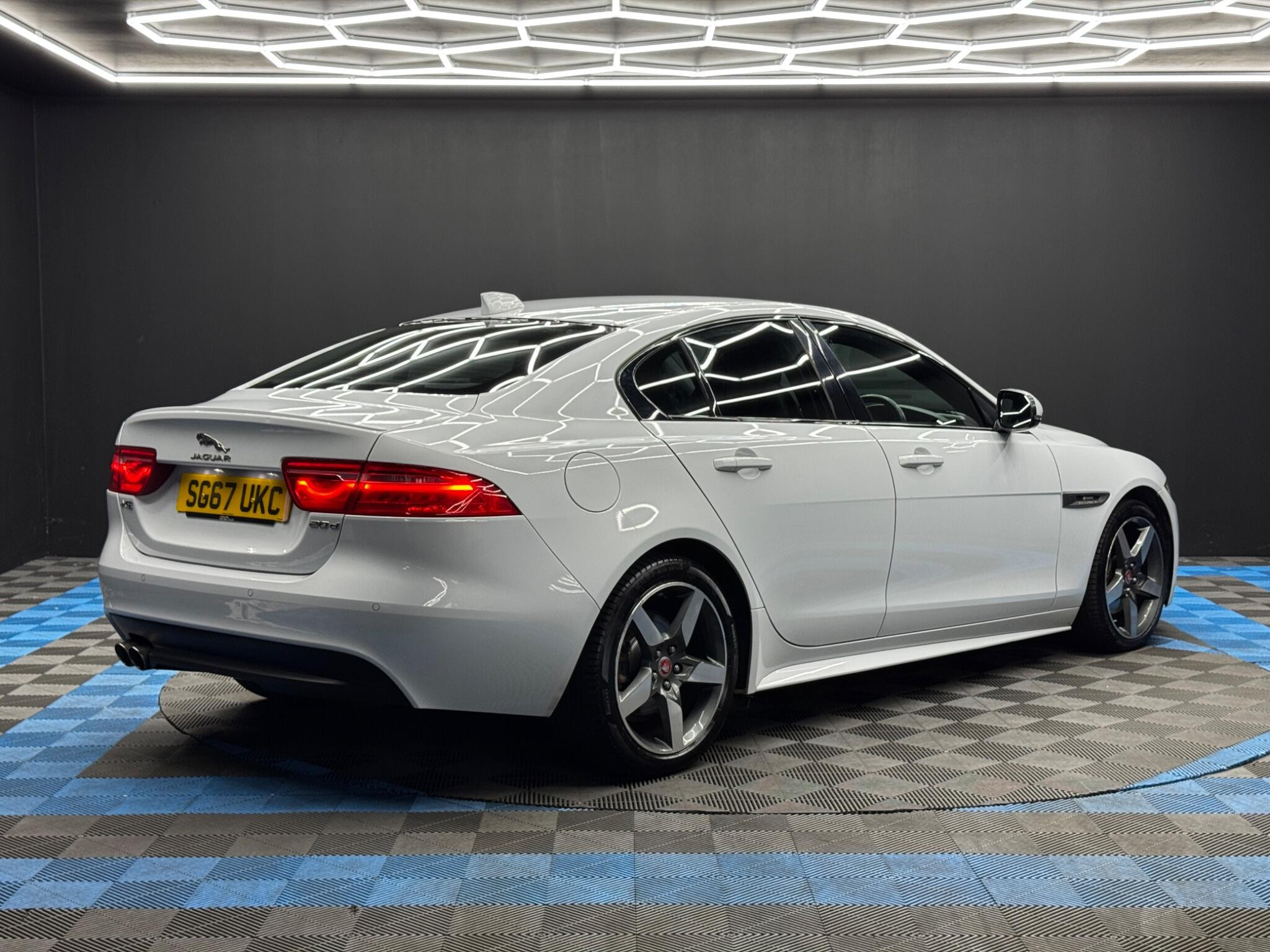 Jaguar XE 2.0d R-Sport Euro 6 (s/s) 4dr 4dr Manual 2026