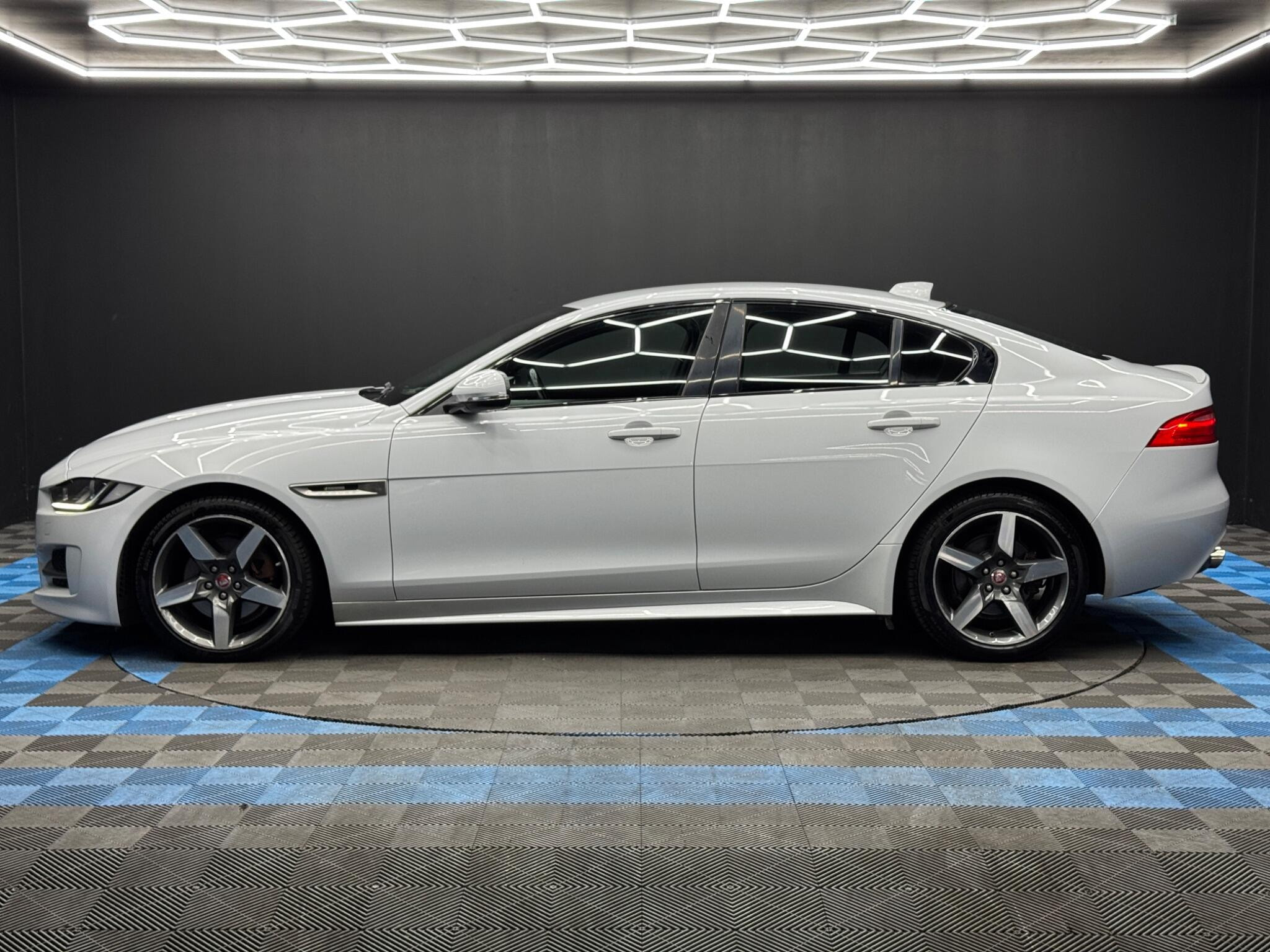 Jaguar XE 2.0d R-Sport Euro 6 (s/s) 4dr 4dr Manual 2026
