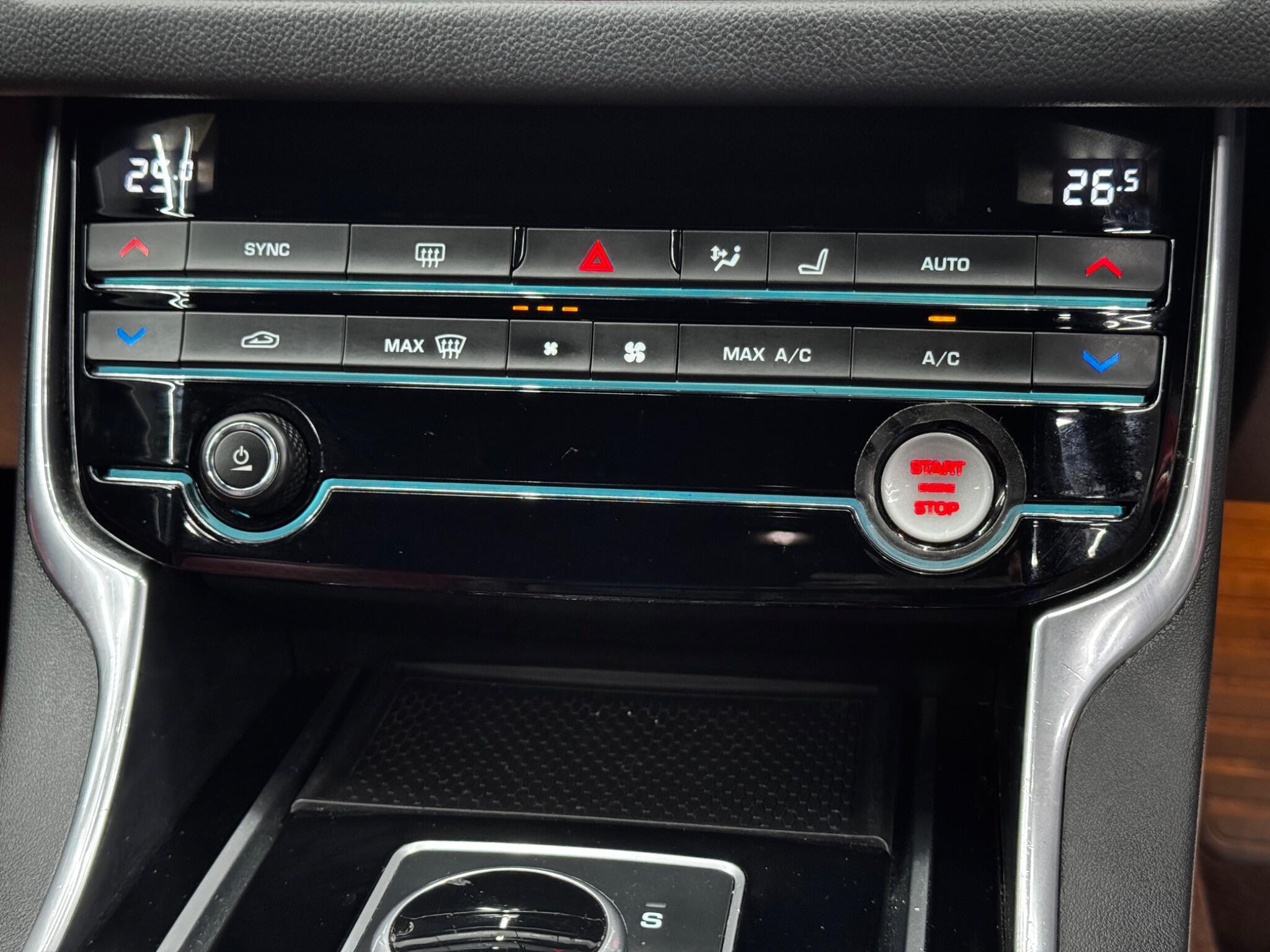 Jaguar XF 2.0d R-Sport Auto Euro 6 (s/s) 4dr 4dr Automatic 2026