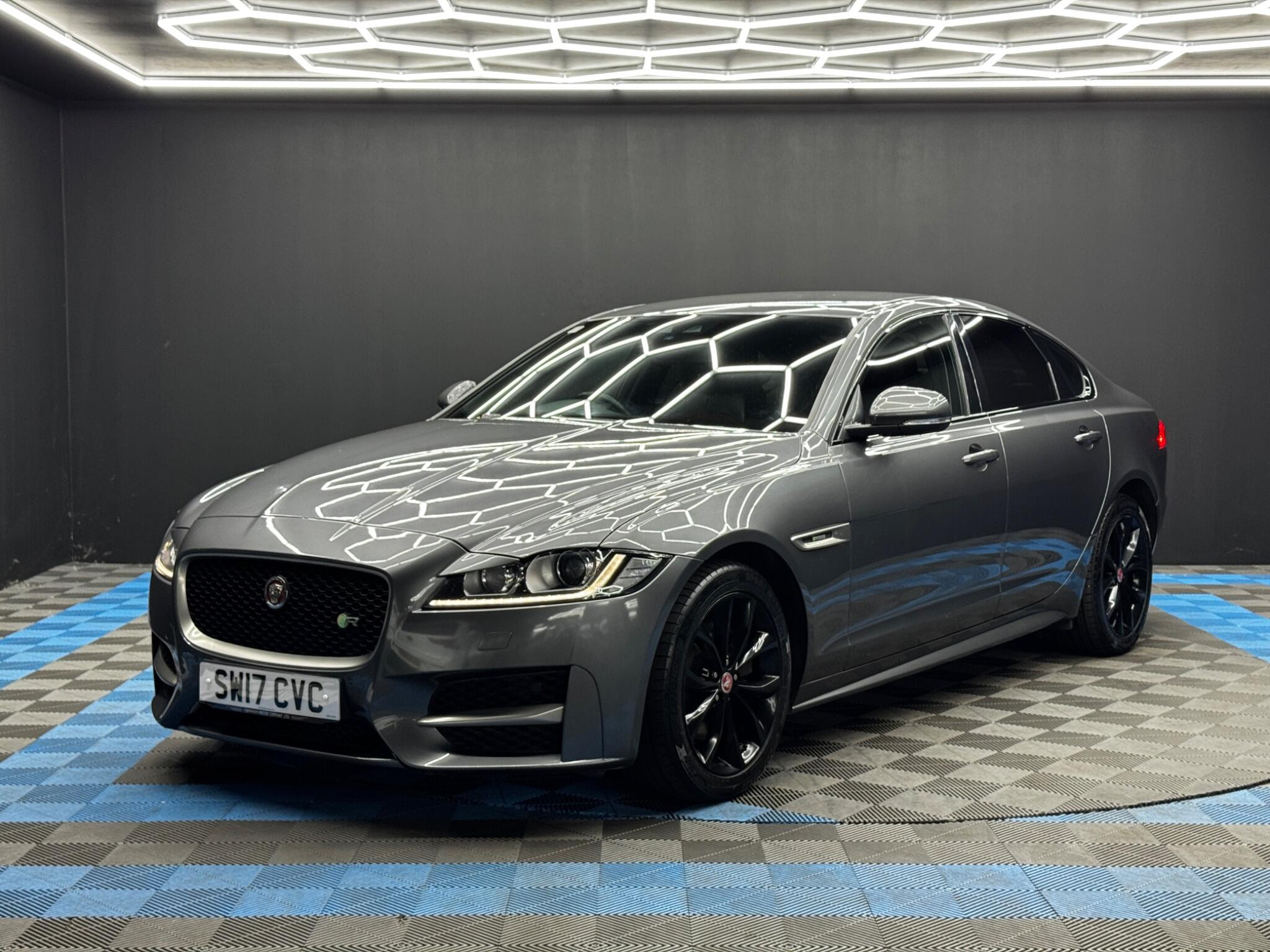 Jaguar XF 2.0d R-Sport Auto Euro 6 (s/s) 4dr 4dr Automatic 2026