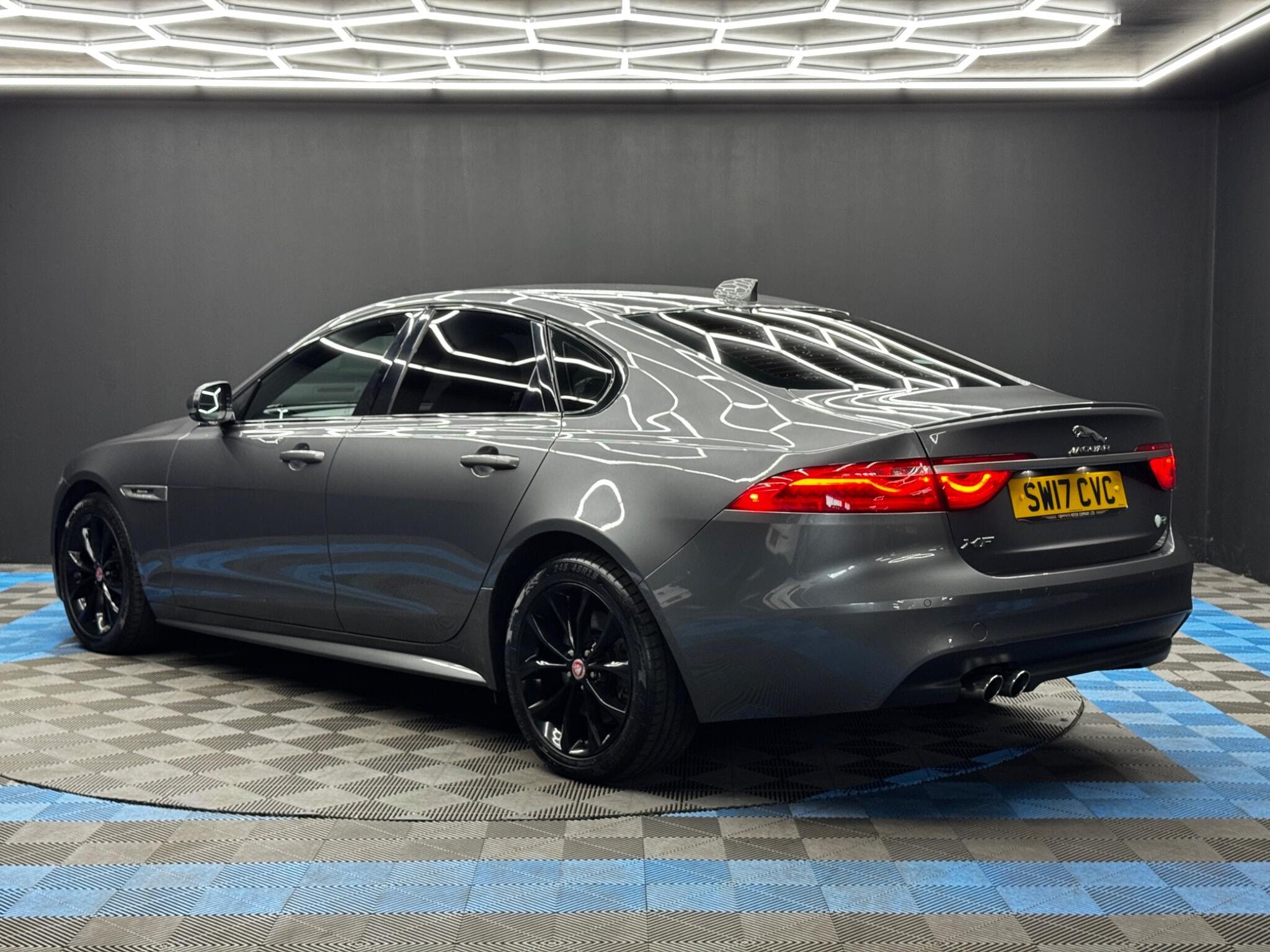 Jaguar XF 2.0d R-Sport Auto Euro 6 (s/s) 4dr 4dr Automatic 2026