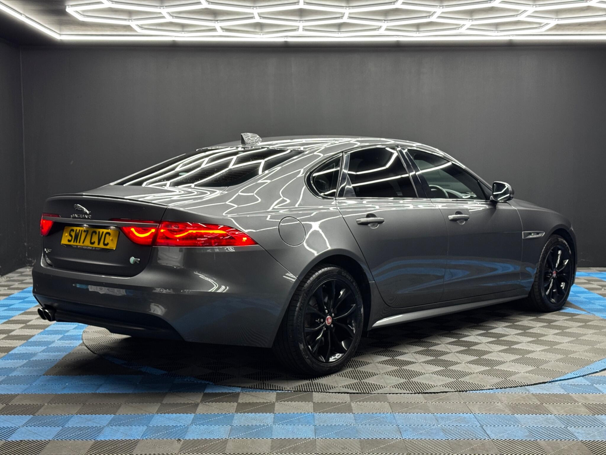 Jaguar XF 2.0d R-Sport Auto Euro 6 (s/s) 4dr 4dr Automatic 2026