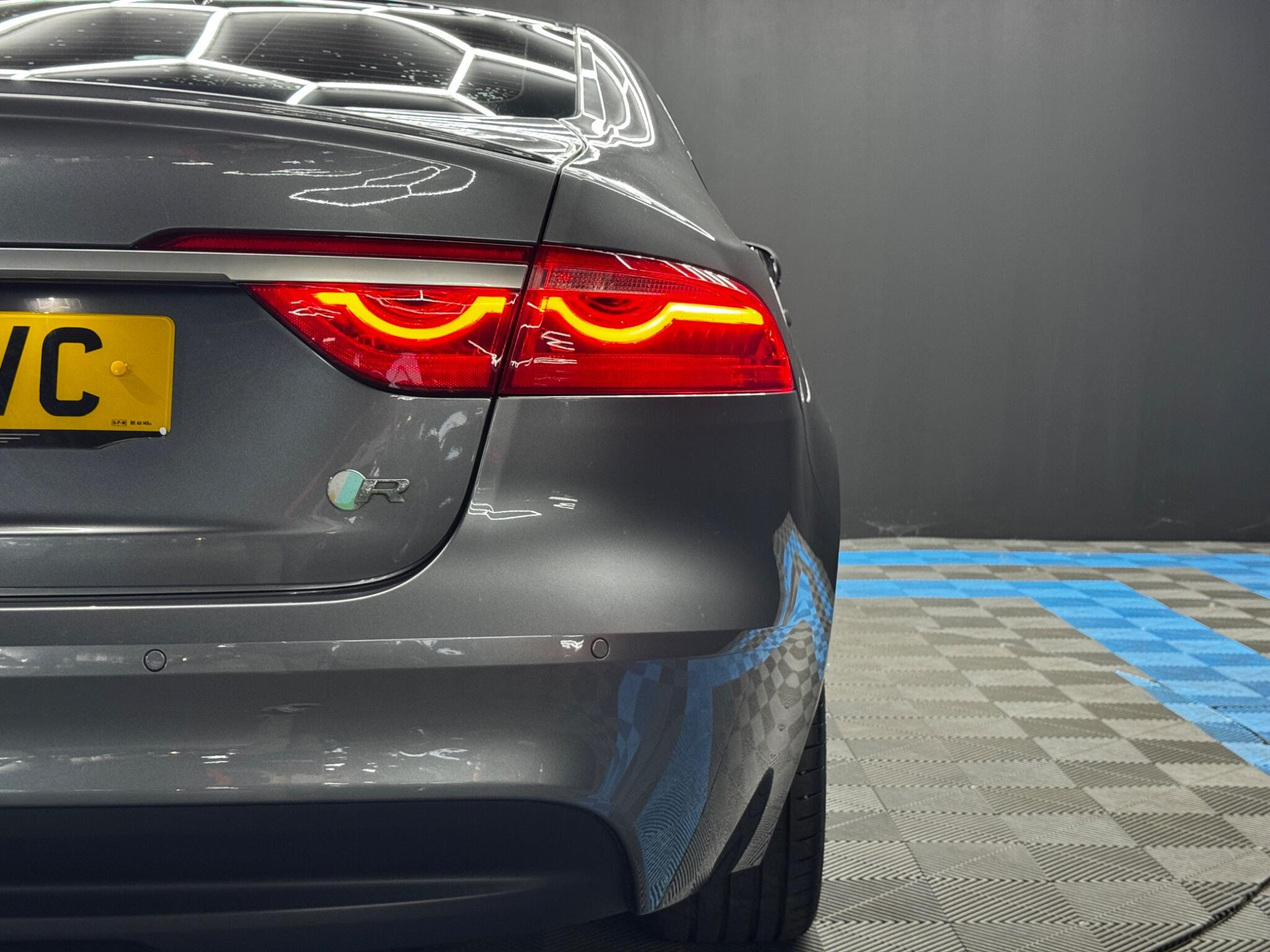Jaguar XF 2.0d R-Sport Auto Euro 6 (s/s) 4dr 4dr Automatic 2026