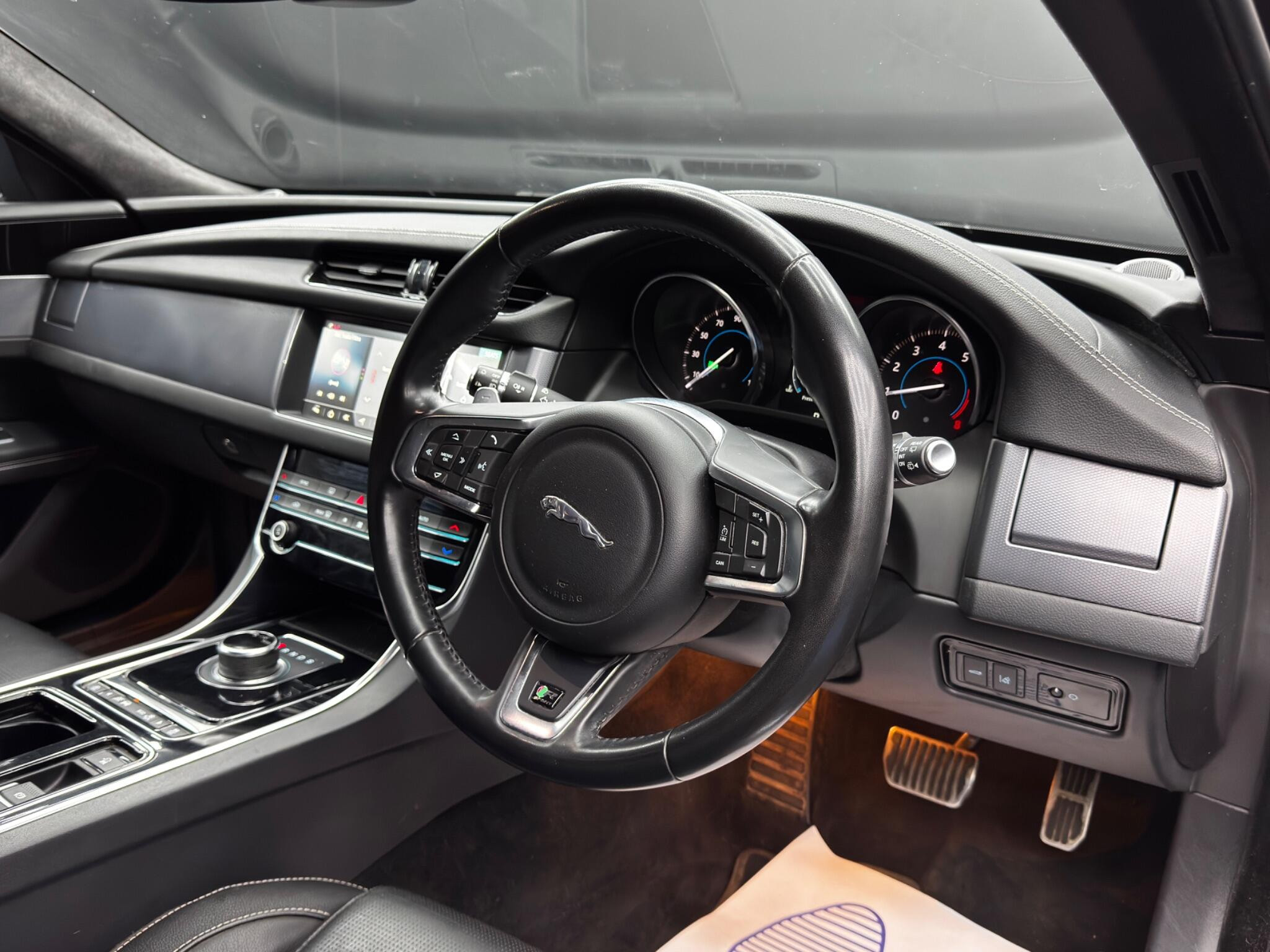 Jaguar XF 2.0i R-Sport Sportbrake Auto Euro 6 (s/s) 5dr 5dr Automatic 2026