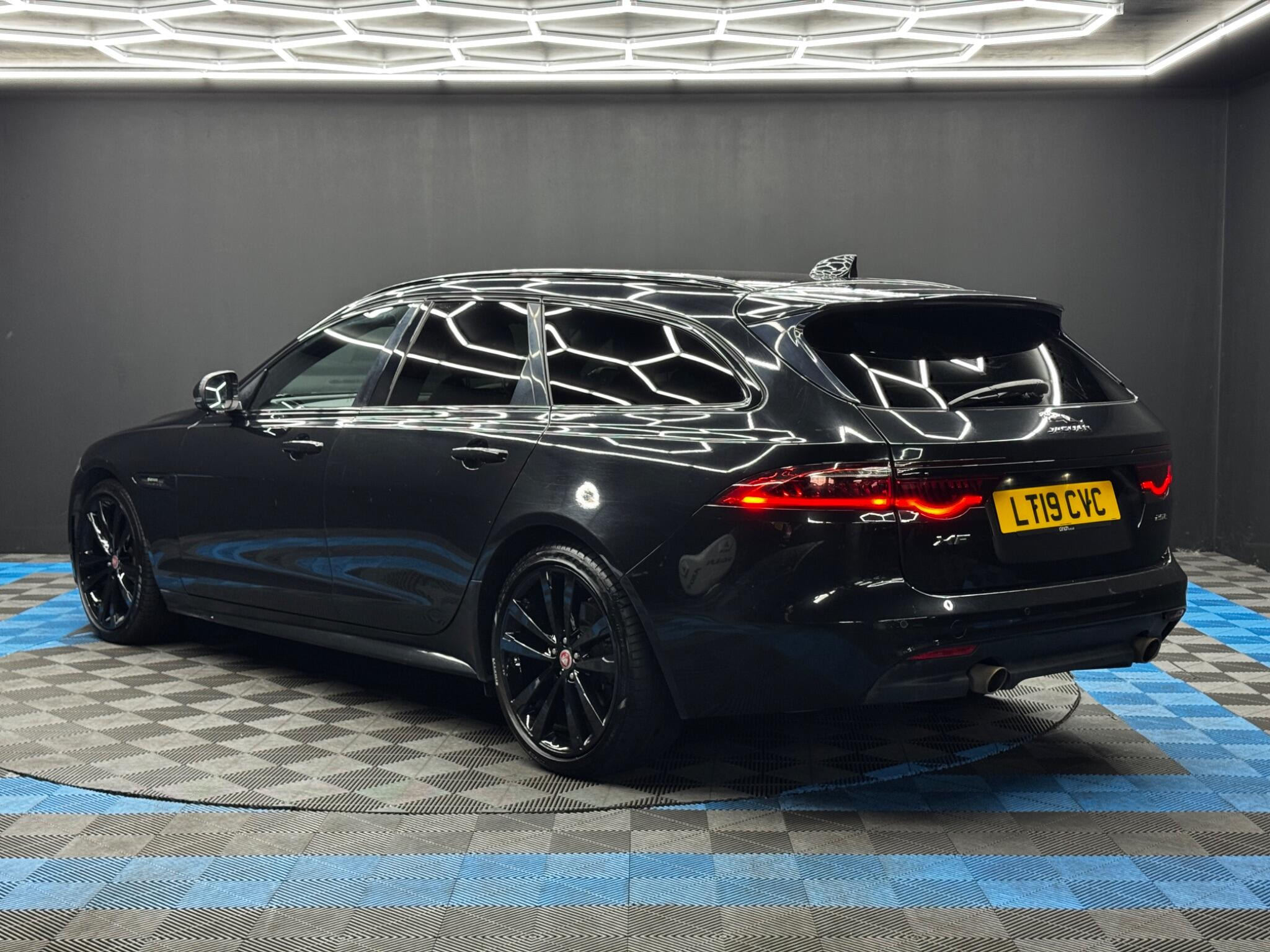 Jaguar XF 2.0i R-Sport Sportbrake Auto Euro 6 (s/s) 5dr 5dr Automatic 2026