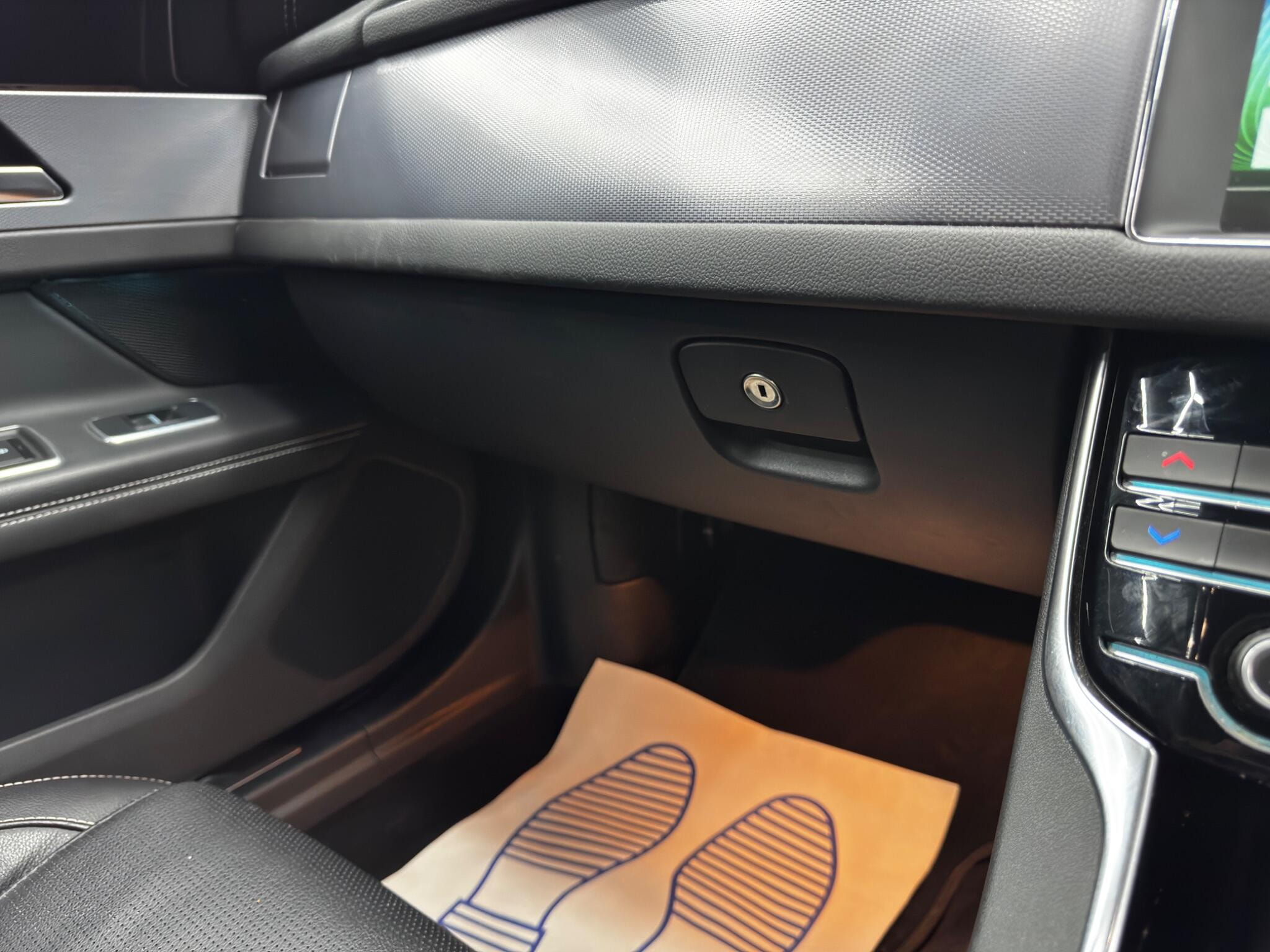 Jaguar XF 2.0i R-Sport Sportbrake Auto Euro 6 (s/s) 5dr 5dr Automatic 2026