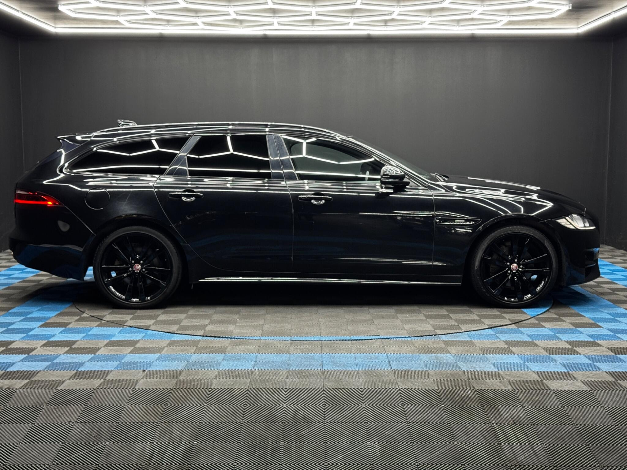 Jaguar XF 2.0i R-Sport Sportbrake Auto Euro 6 (s/s) 5dr 5dr Automatic 2026
