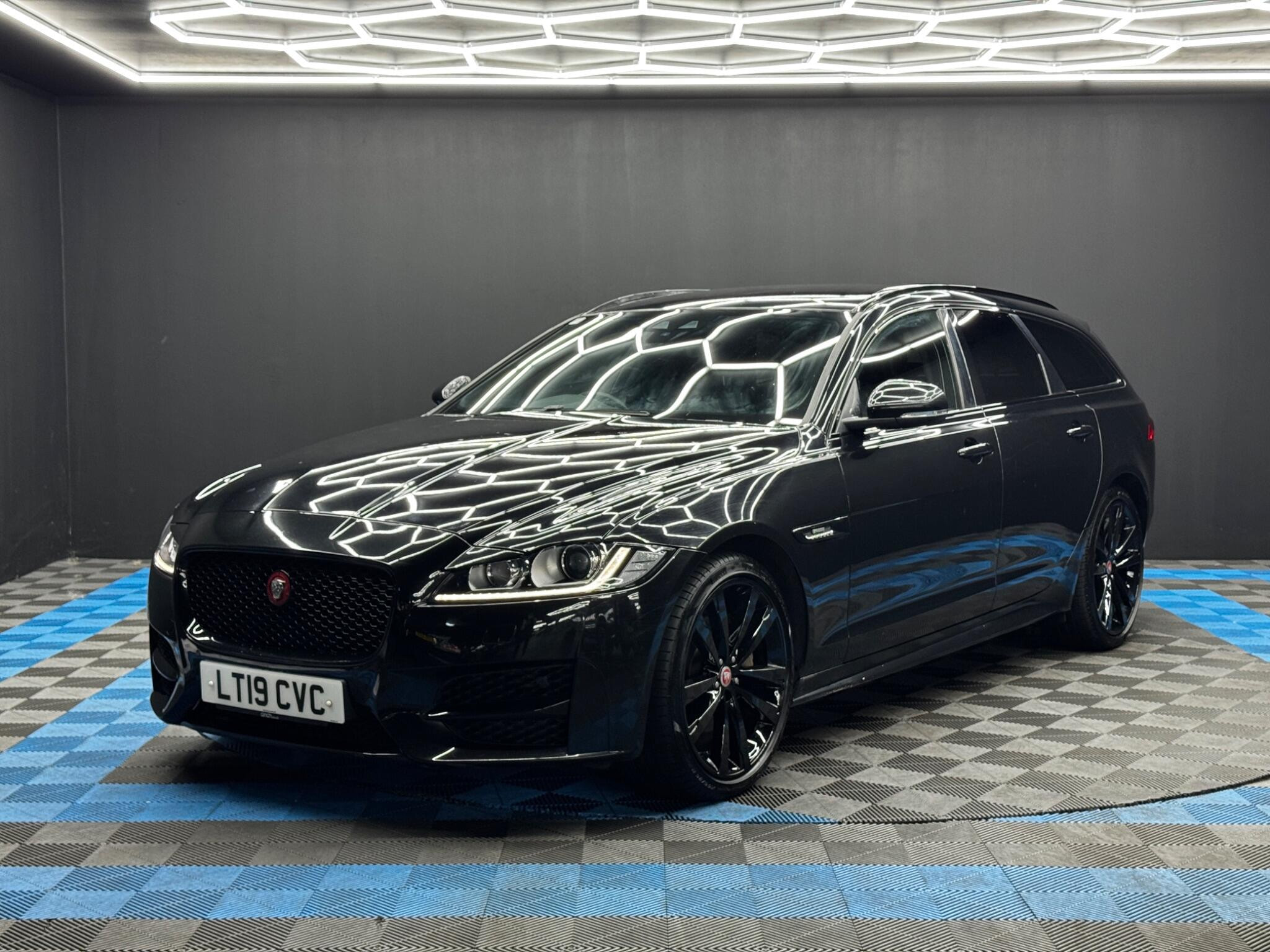 Jaguar XF 2.0i R-Sport Sportbrake Auto Euro 6 (s/s) 5dr 5dr Automatic 2026