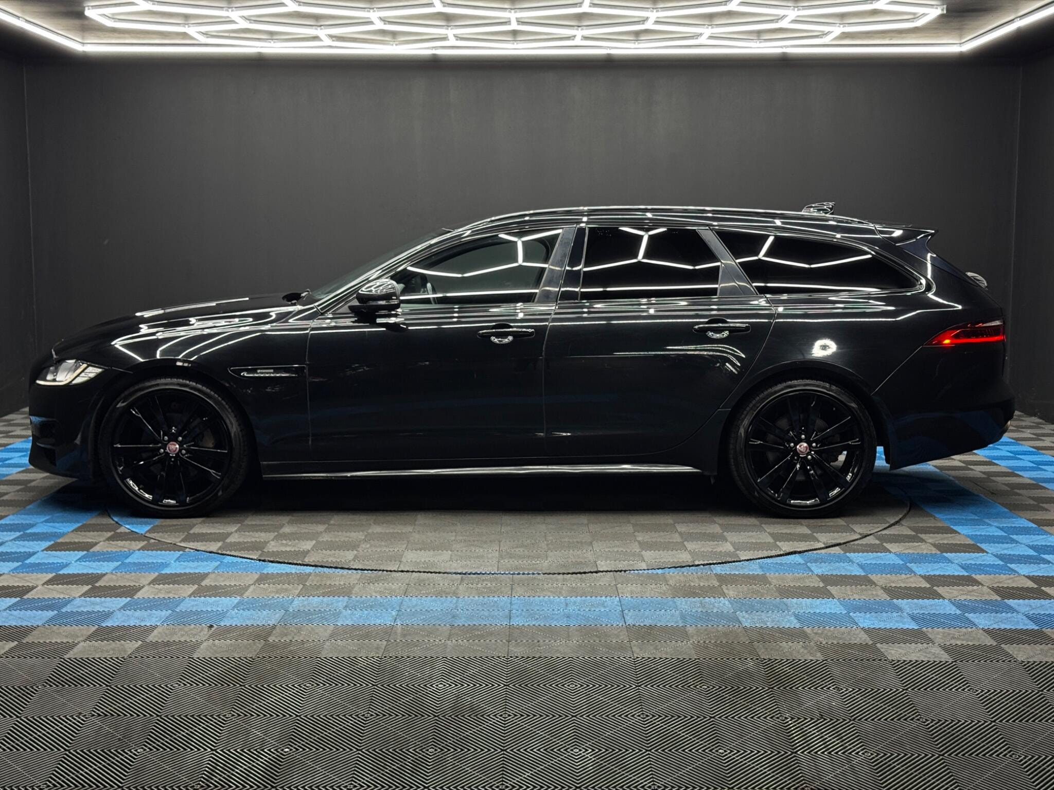 Jaguar XF 2.0i R-Sport Sportbrake Auto Euro 6 (s/s) 5dr 5dr Automatic 2026