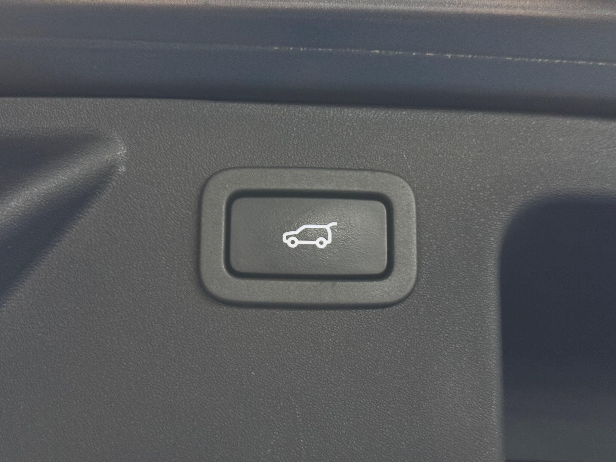Land Rover Discovery Sport 2.0 TD4 HSE Luxury Auto 4WD Euro 6 (s/s) 5dr 5dr Automatic 2026