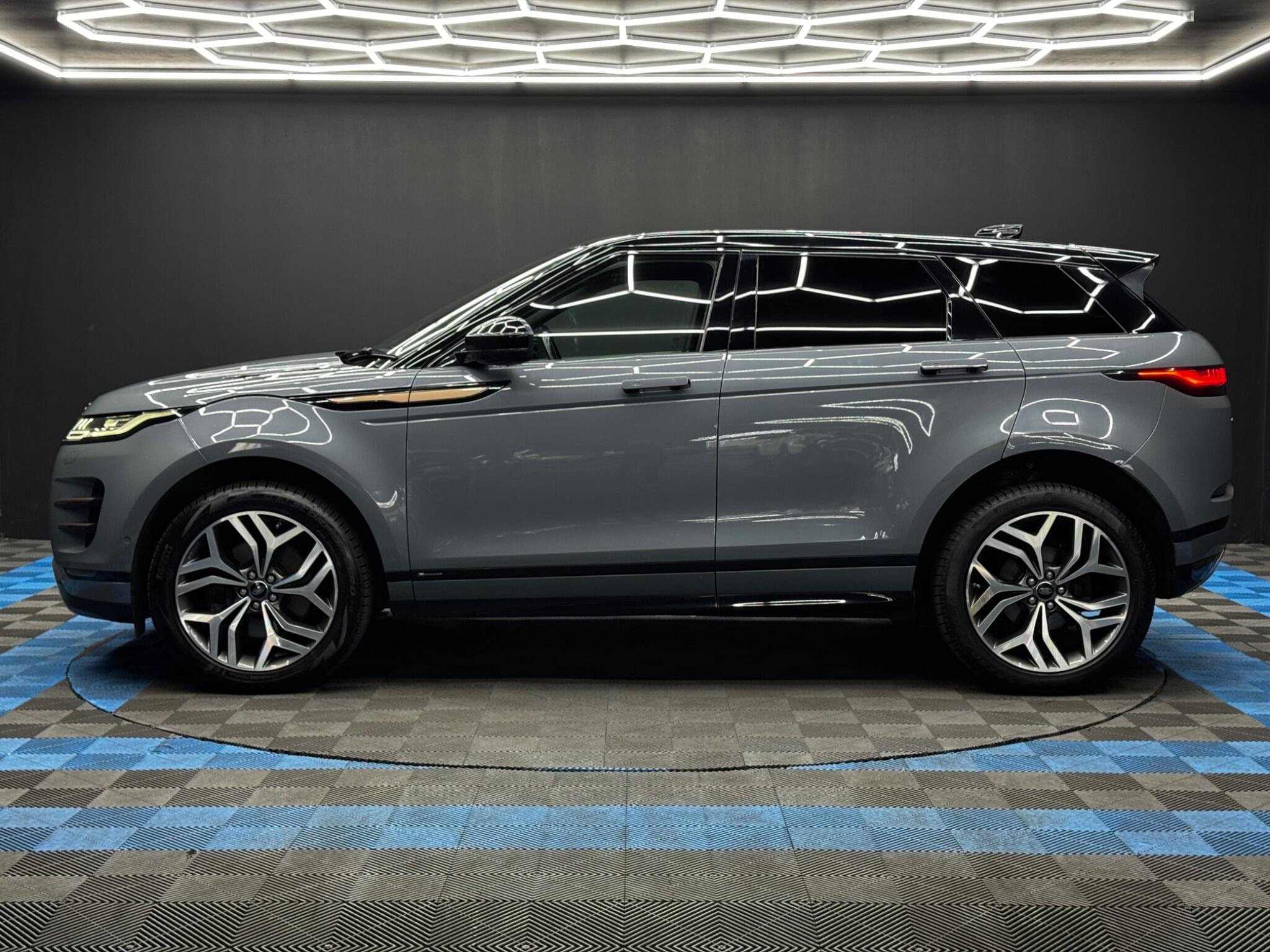 Land Rover Range Rover Evoque 2.0 D180 First Edition Auto 4WD Euro 6 (s/s) 5dr 5dr Automatic 2026