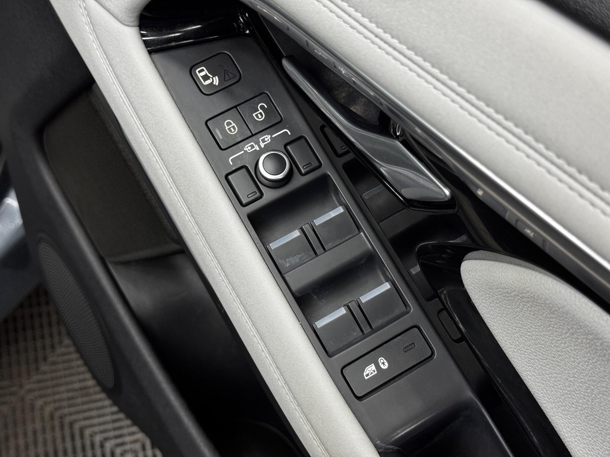 Land Rover Range Rover Evoque 2.0 P250 MHEV First Edition Auto 4WD Euro 6 (s/s) 5dr 5dr Automatic 2026