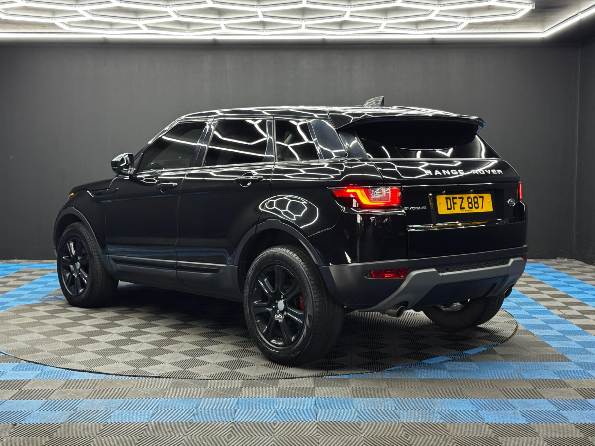 Land Rover Range Rover Evoque 2.0 TD4 SE Tech Auto 4WD Euro 6 (s/s) 5dr 5dr Automatic 2026