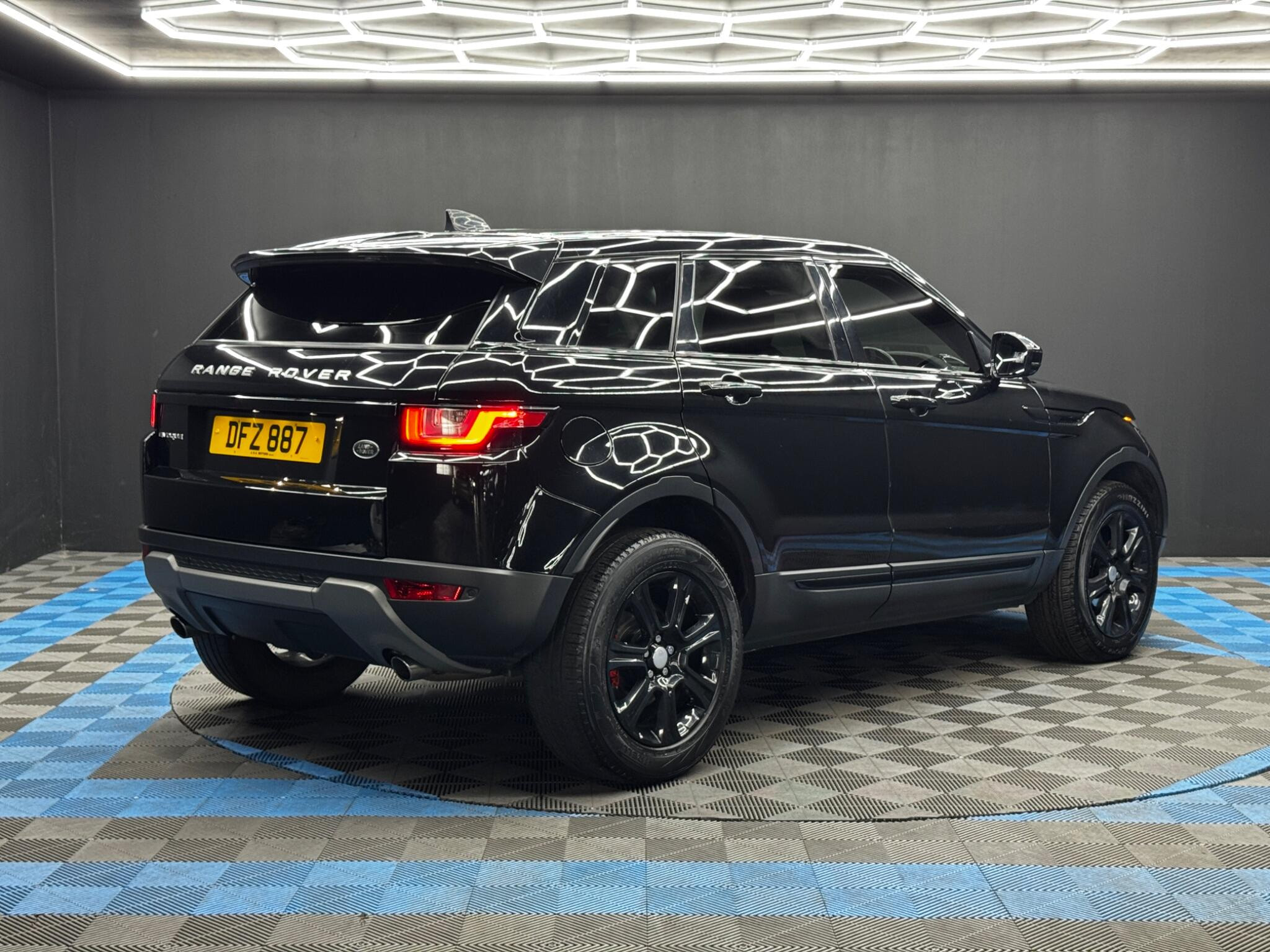Land Rover Range Rover Evoque 2.0 TD4 SE Tech Auto 4WD Euro 6 (s/s) 5dr 5dr Automatic 2026