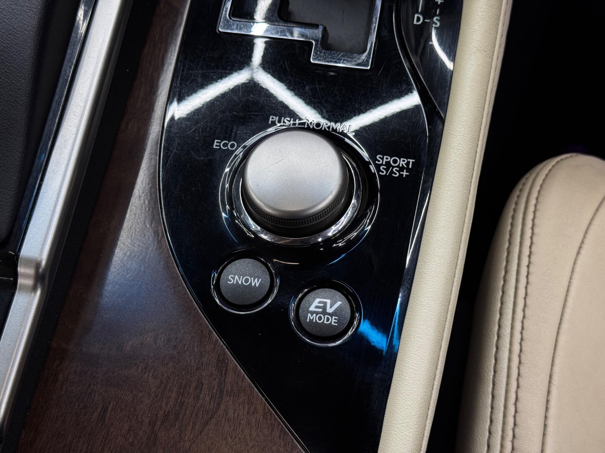 Lexus GS 3.5 450h V6 Premier Saloon 4dr Petrol Hybrid CVT Euro 5 (s/s) (345 ps) 4dr Automatic 2026