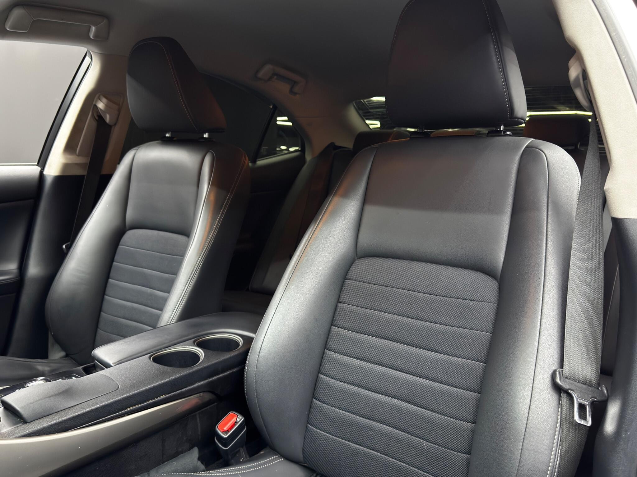 Lexus IS 2.5 300h Luxury E-CVT Euro 5 (s/s) 4dr 4dr Automatic 2026