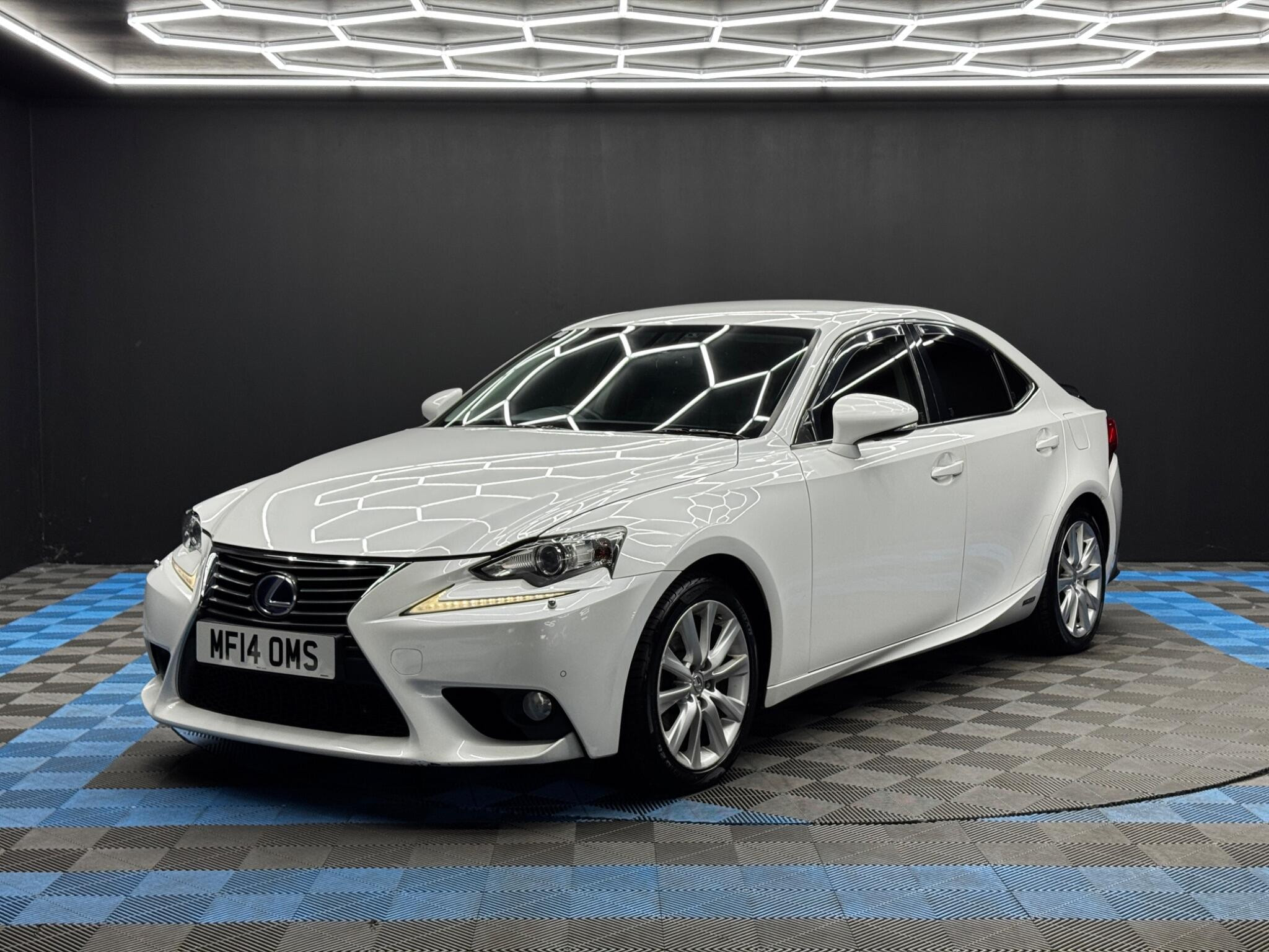 Lexus IS 2.5 300h Luxury E-CVT Euro 5 (s/s) 4dr 4dr Automatic 2026