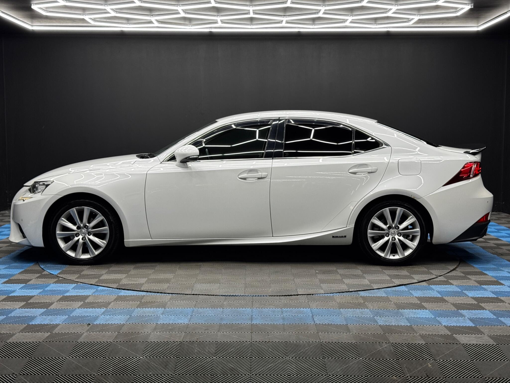 Lexus IS 2.5 300h Luxury E-CVT Euro 5 (s/s) 4dr 4dr Automatic 2026