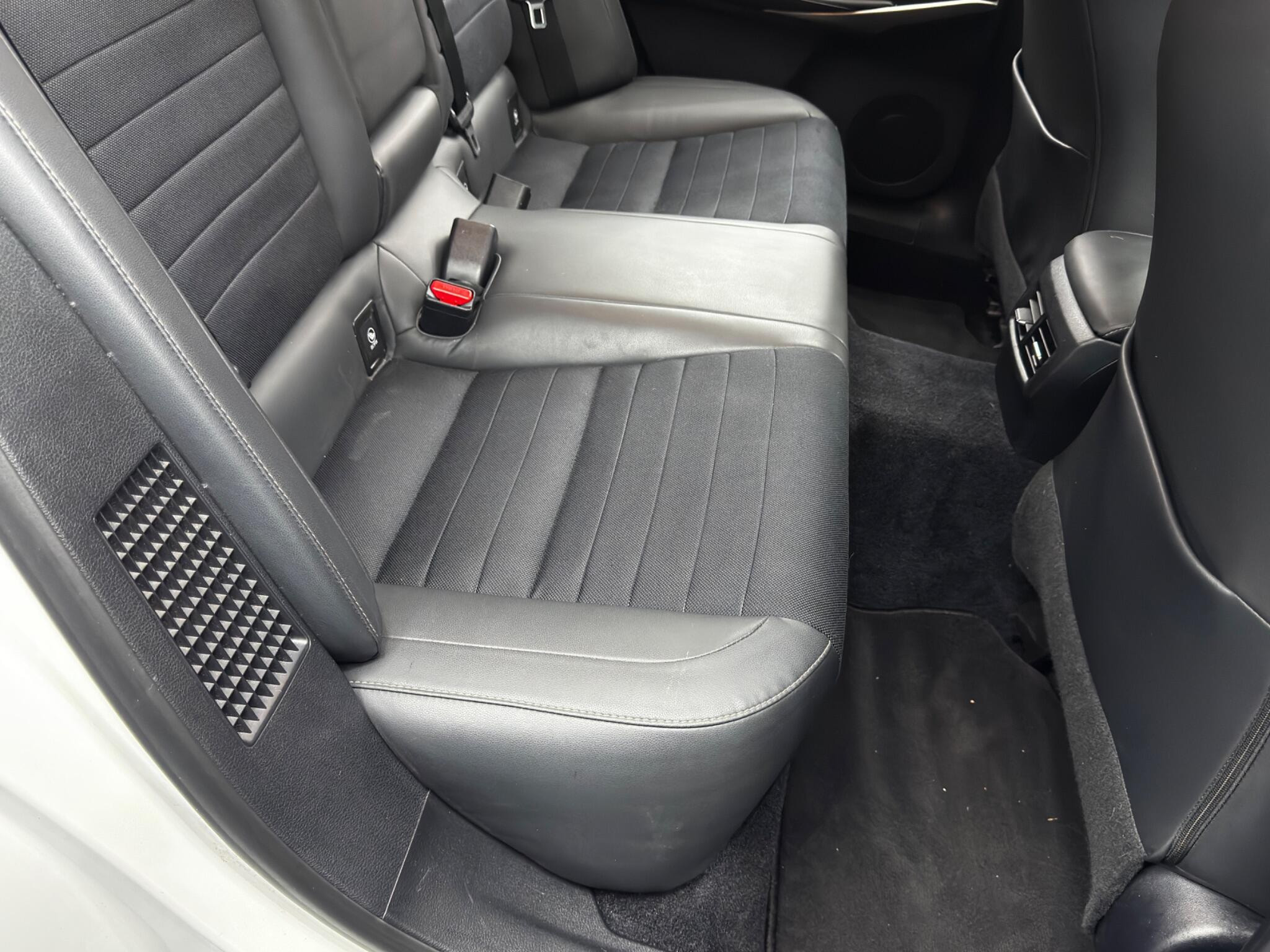 Lexus IS 2.5 300h Luxury E-CVT Euro 5 (s/s) 4dr 4dr Automatic 2026