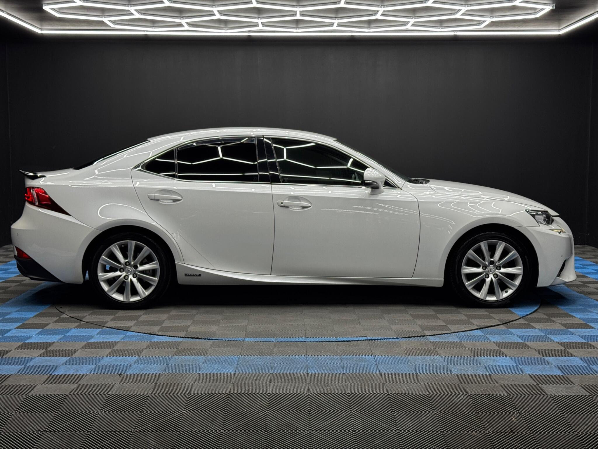 Lexus IS 2.5 300h Luxury E-CVT Euro 5 (s/s) 4dr 4dr Automatic 2026