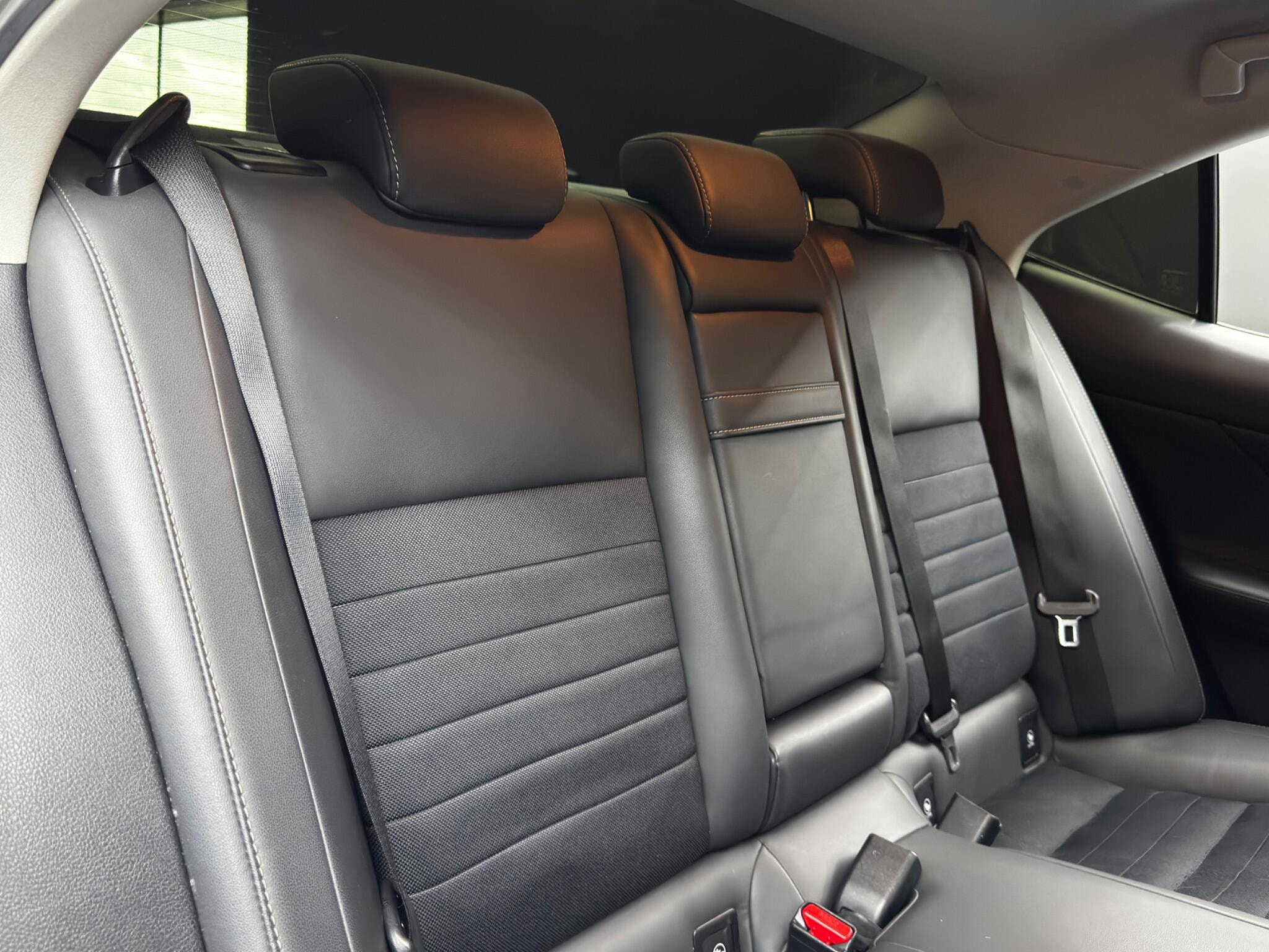 Lexus IS 2.5 300h Luxury E-CVT Euro 5 (s/s) 4dr 4dr Automatic 2026