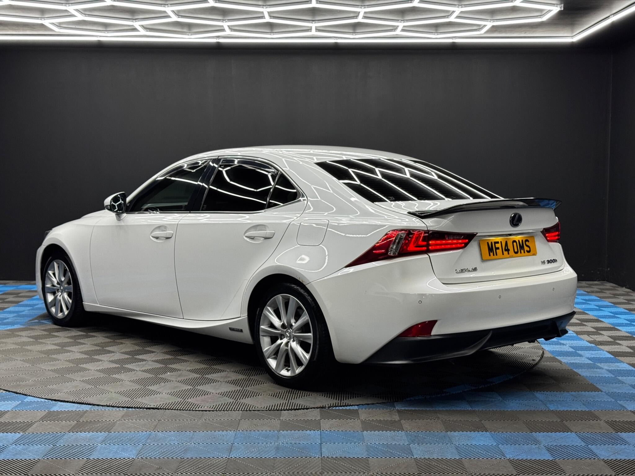 Lexus IS 2.5 300h Luxury E-CVT Euro 5 (s/s) 4dr 4dr Automatic 2026