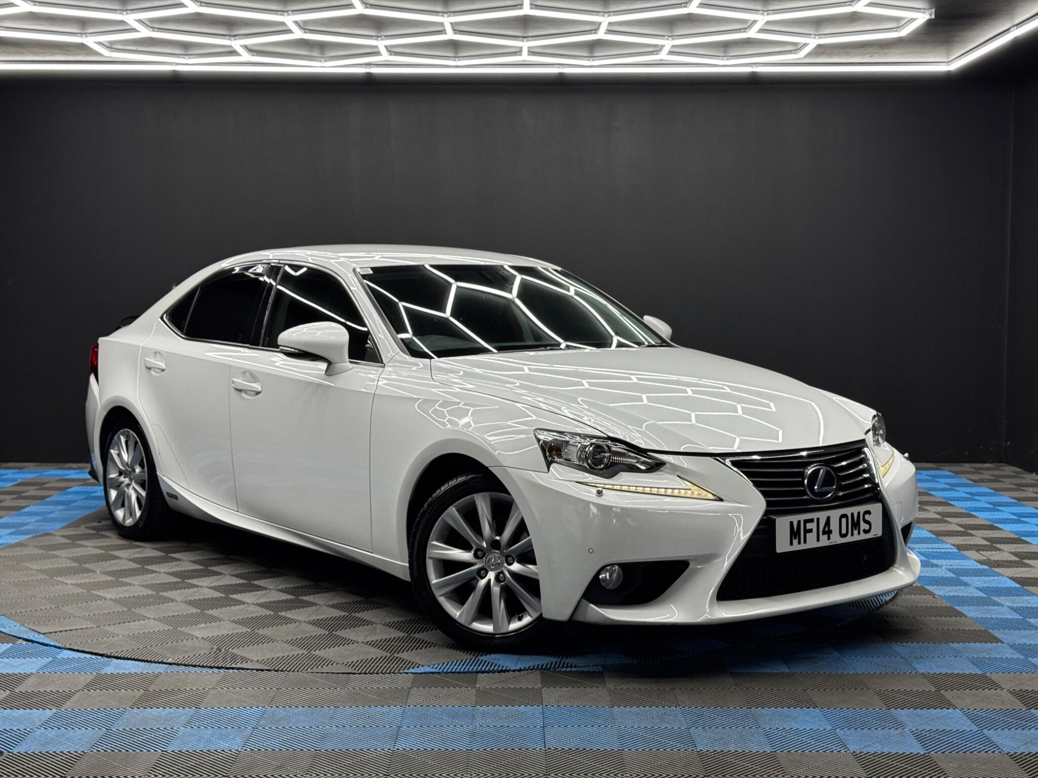 Lexus IS 2.5 300h Luxury E-CVT Euro 5 (s/s) 4dr 4dr Automatic 2026