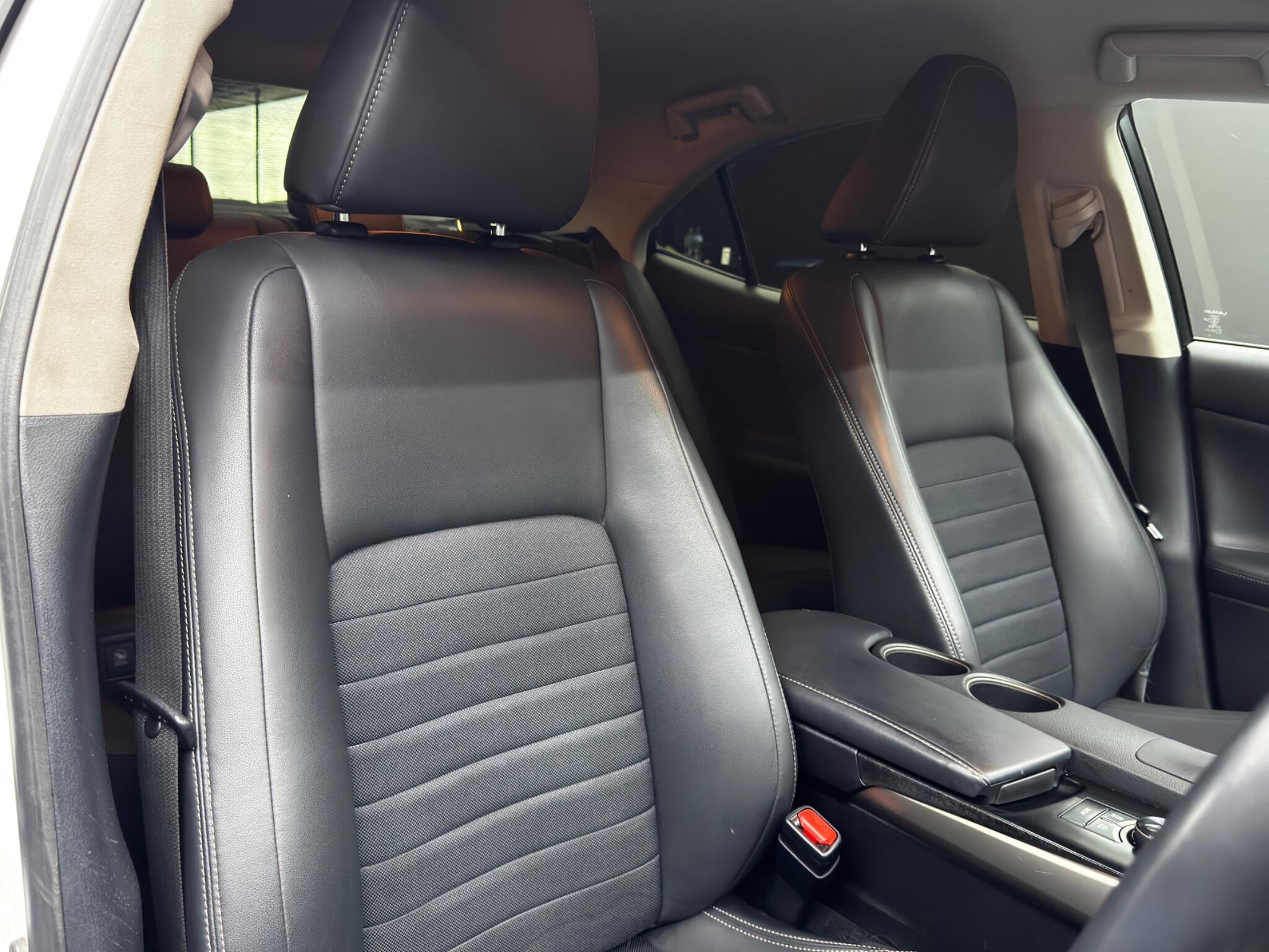 Lexus IS 2.5 300h Luxury E-CVT Euro 5 (s/s) 4dr 4dr Automatic 2026