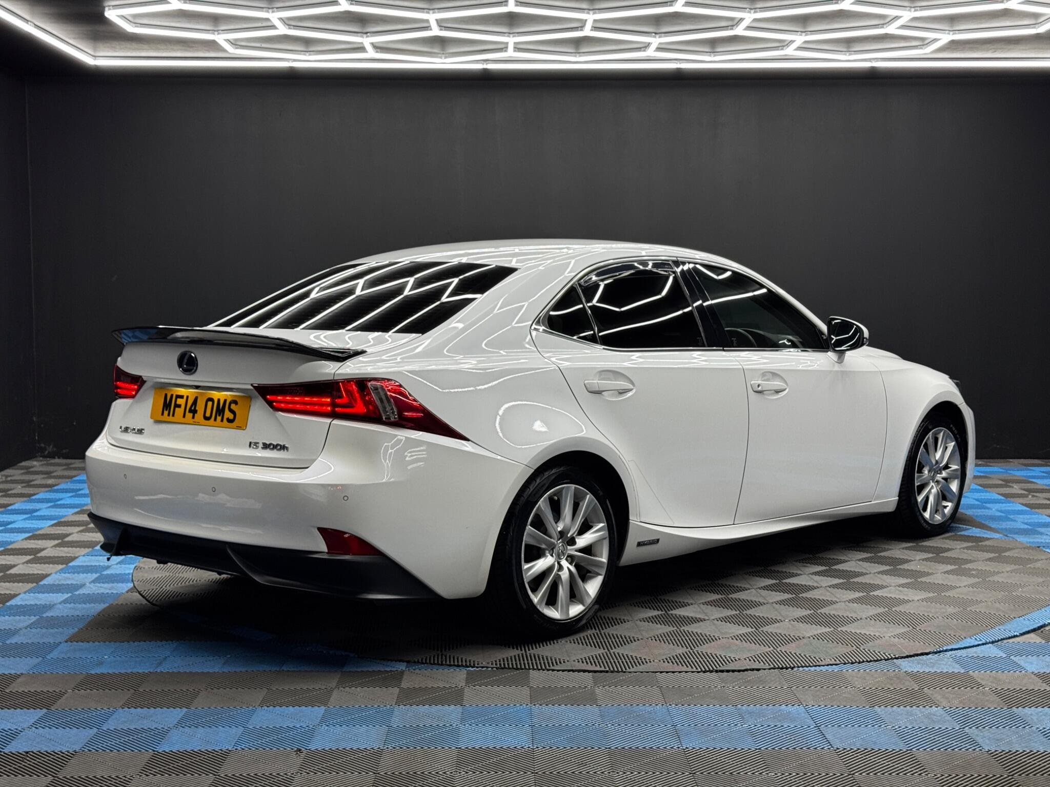 Lexus IS 2.5 300h Luxury E-CVT Euro 5 (s/s) 4dr 4dr Automatic 2026