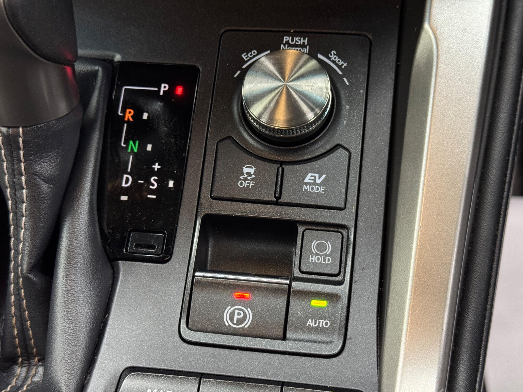Lexus NX 2.5 300h Premium E-CVT 4WD Euro 6 (s/s) 5dr 5dr Automatic 2026