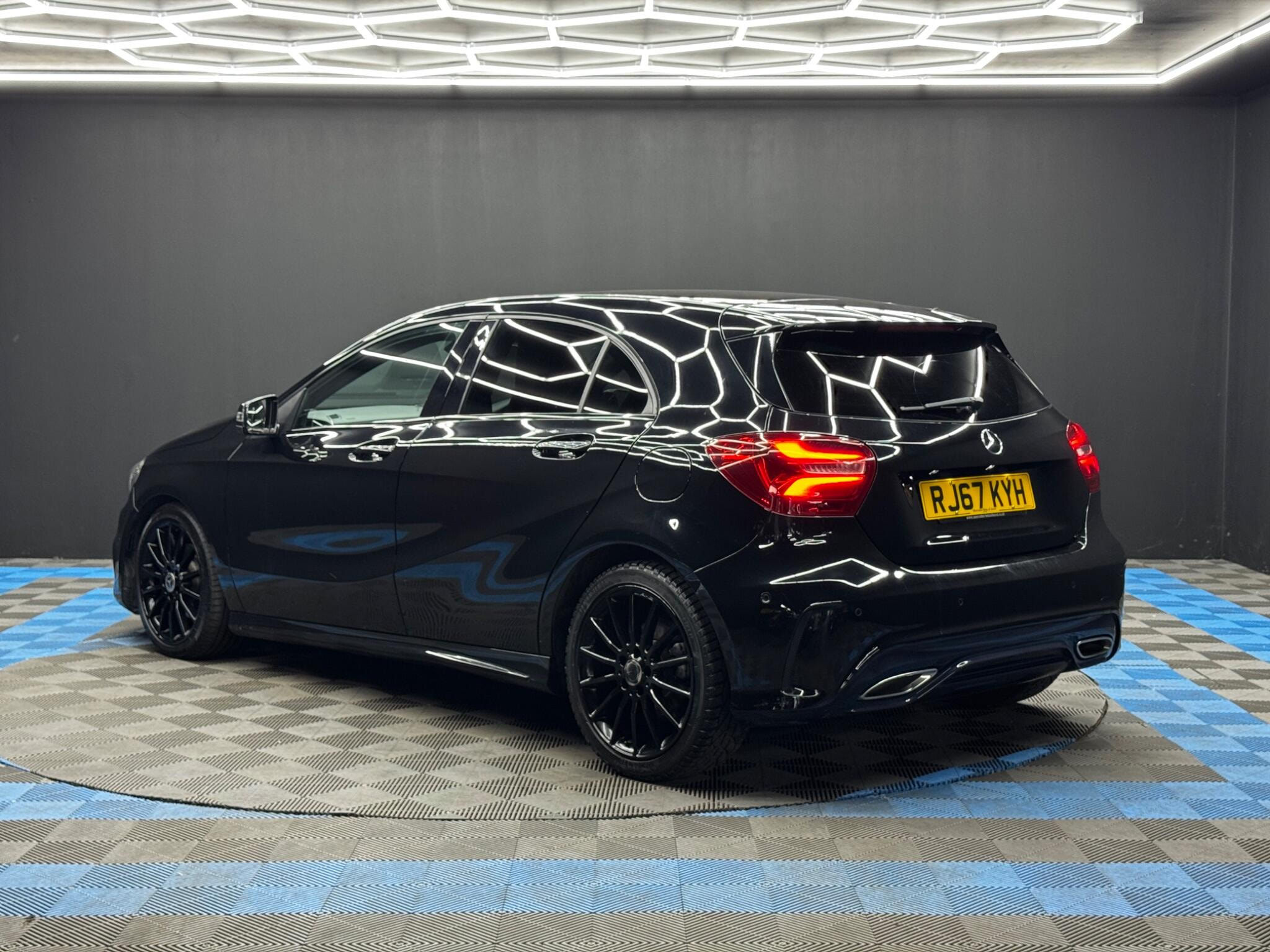Mercedes-Benz A Class 2.1 A200d AMG Line (Premium) 7G-DCT Euro 6 (s/s) 5dr 5dr Automatic 2026