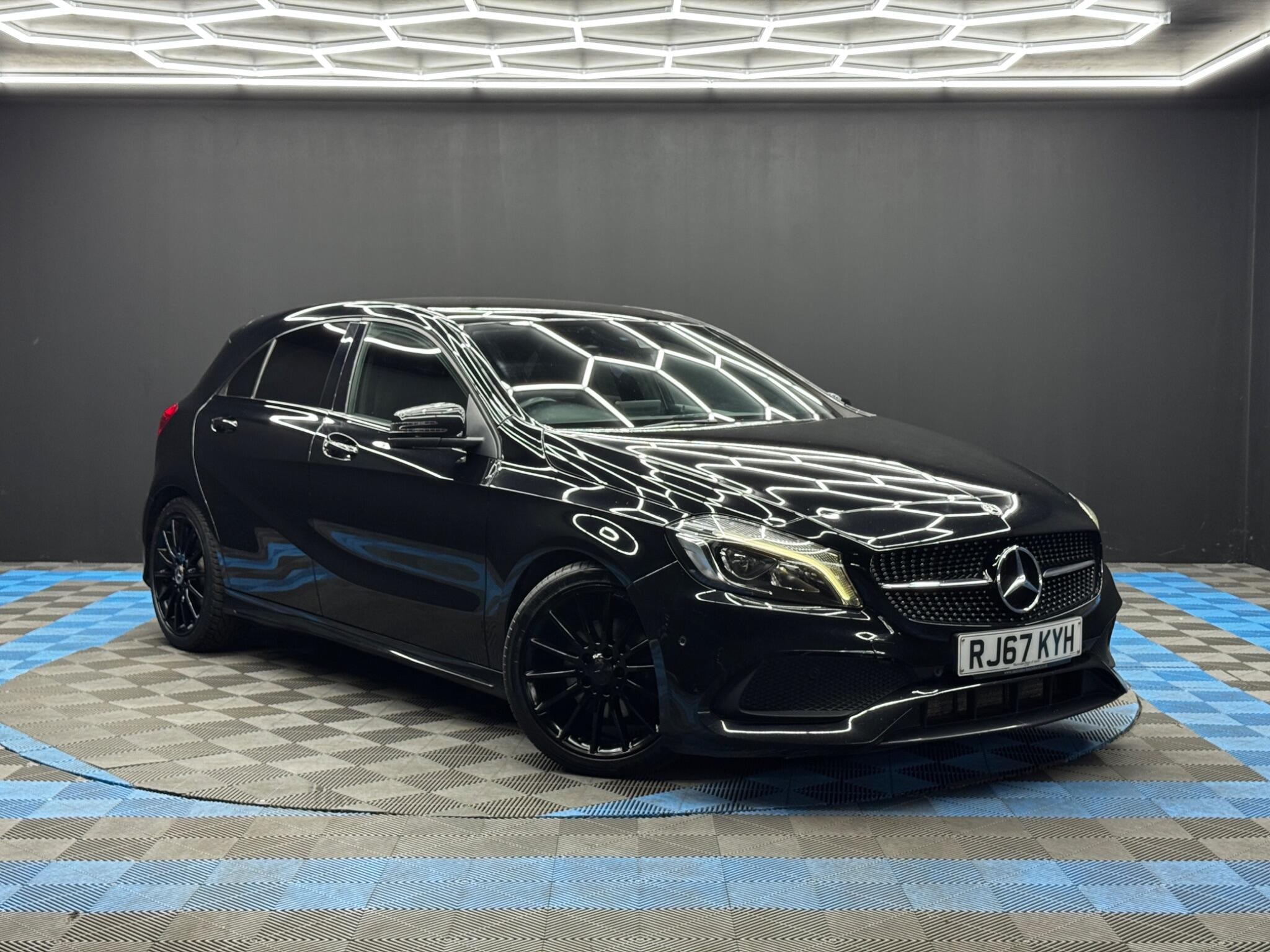 Mercedes-Benz A Class 2.1 A200d AMG Line (Premium) 7G-DCT Euro 6 (s/s) 5dr 5dr Automatic 2026