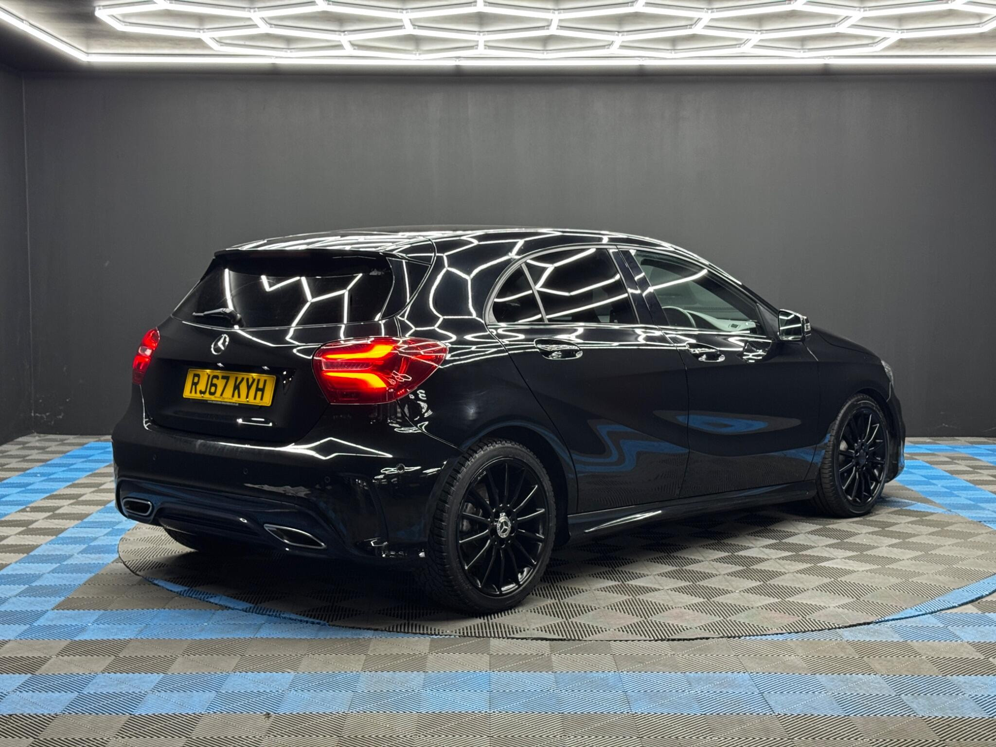 Mercedes-Benz A Class 2.1 A200d AMG Line (Premium) 7G-DCT Euro 6 (s/s) 5dr 5dr Automatic 2026