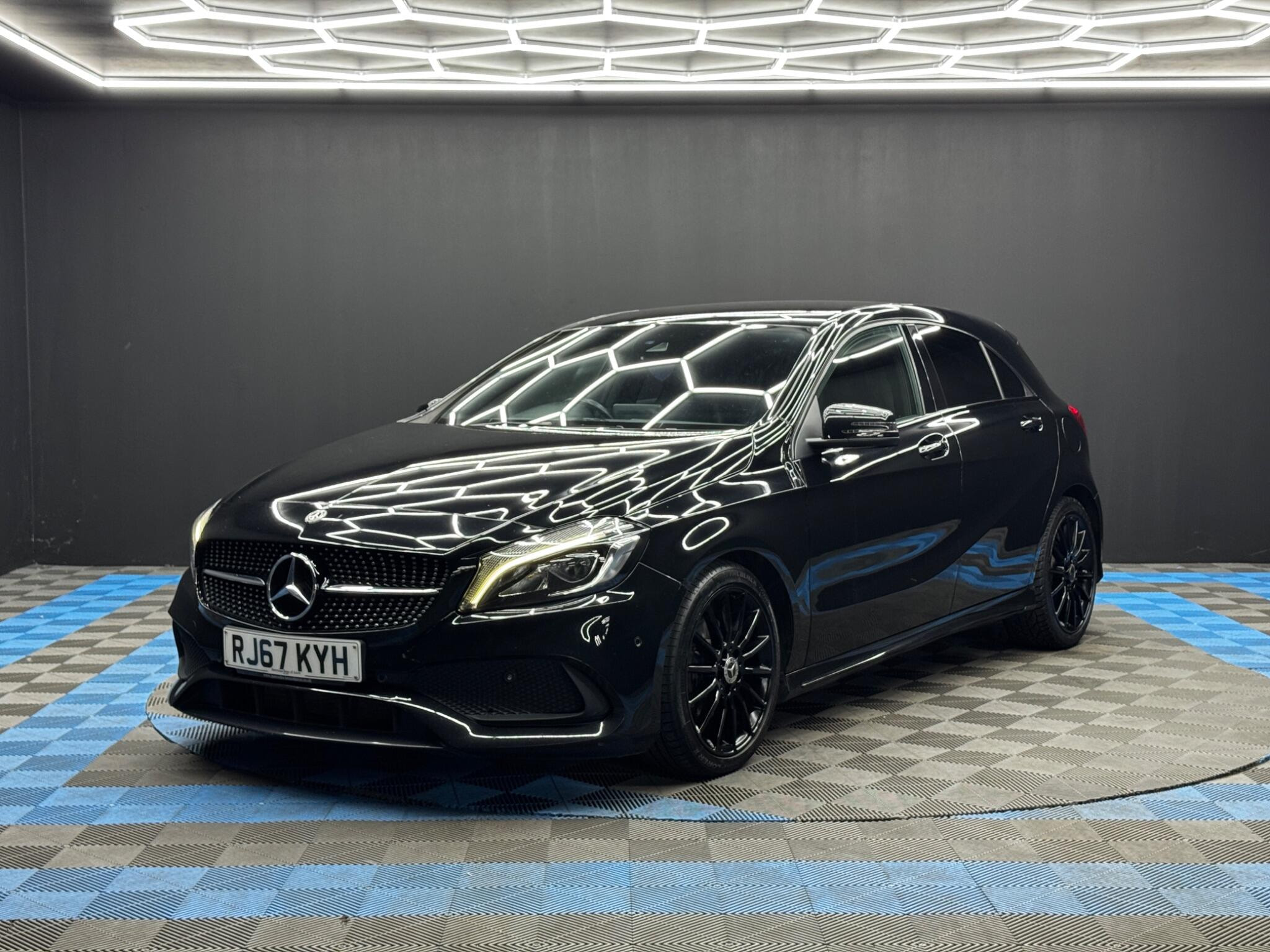 Mercedes-Benz A Class 2.1 A200d AMG Line (Premium) 7G-DCT Euro 6 (s/s) 5dr 5dr Automatic 2026