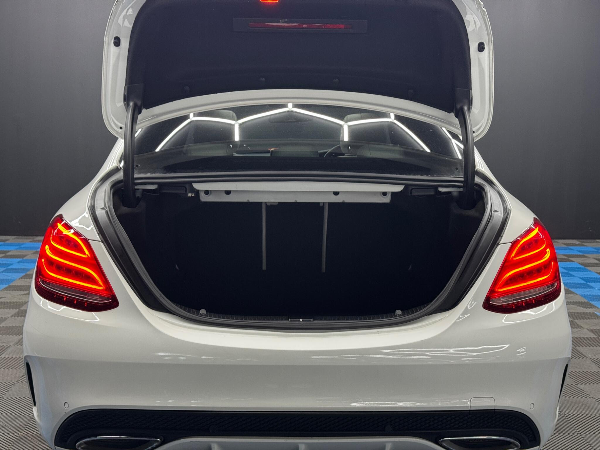 Mercedes-Benz C Class 1.6 C200d AMG Line (Premium) G-Tronic+ Euro 6 (s/s) 4dr 4dr Automatic 2026