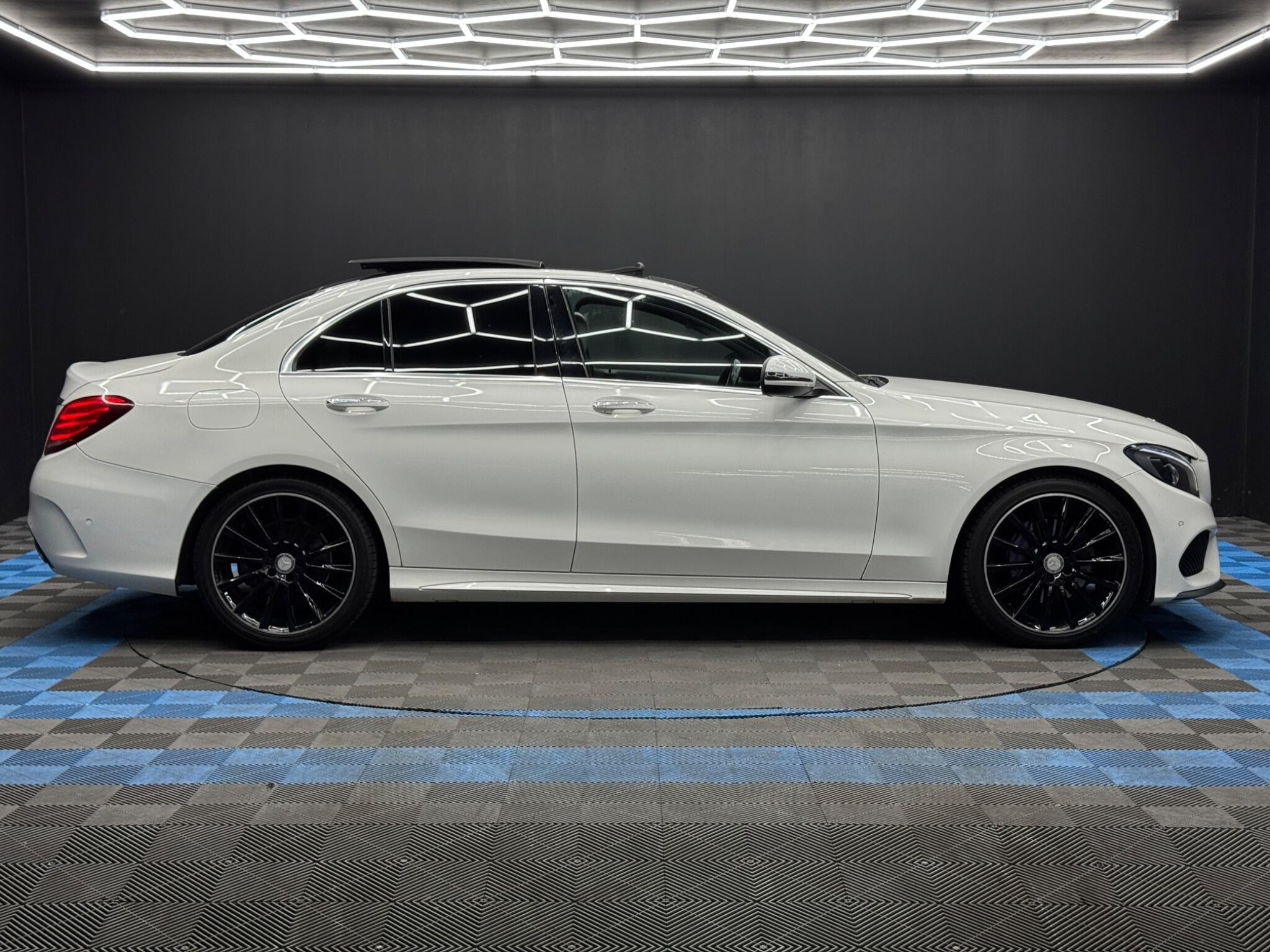 Mercedes-Benz C Class 1.6 C200d AMG Line (Premium) G-Tronic+ Euro 6 (s/s) 4dr 4dr Automatic 2026