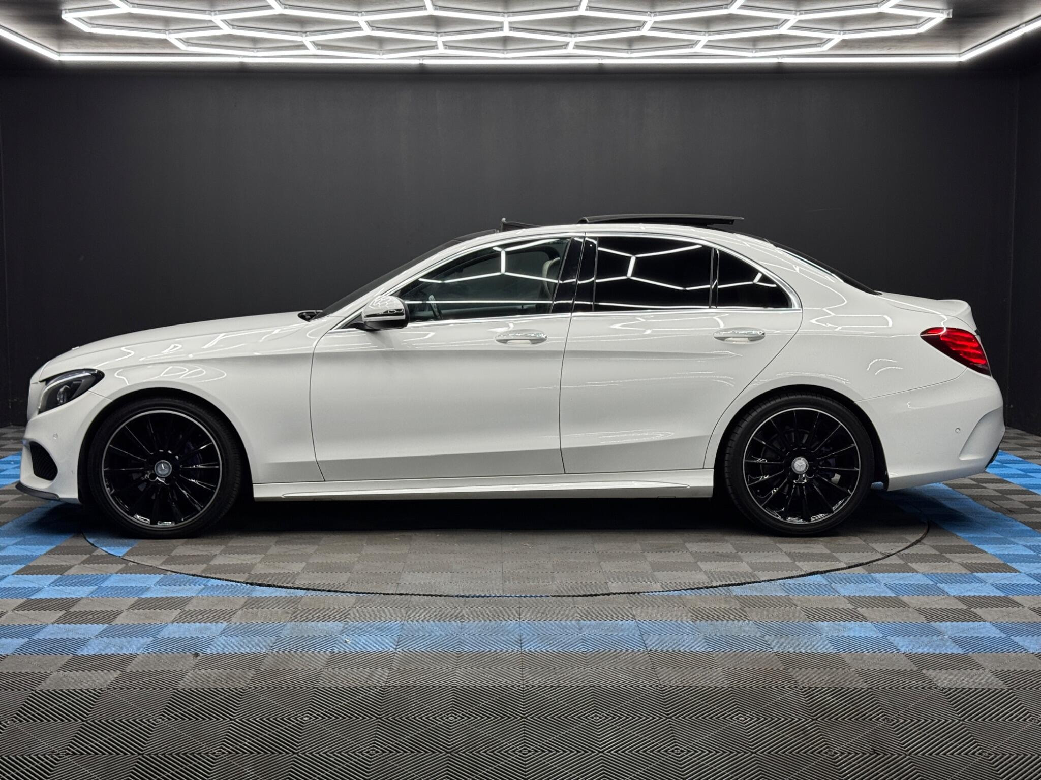 Mercedes-Benz C Class 1.6 C200d AMG Line (Premium) G-Tronic+ Euro 6 (s/s) 4dr 4dr Automatic 2026
